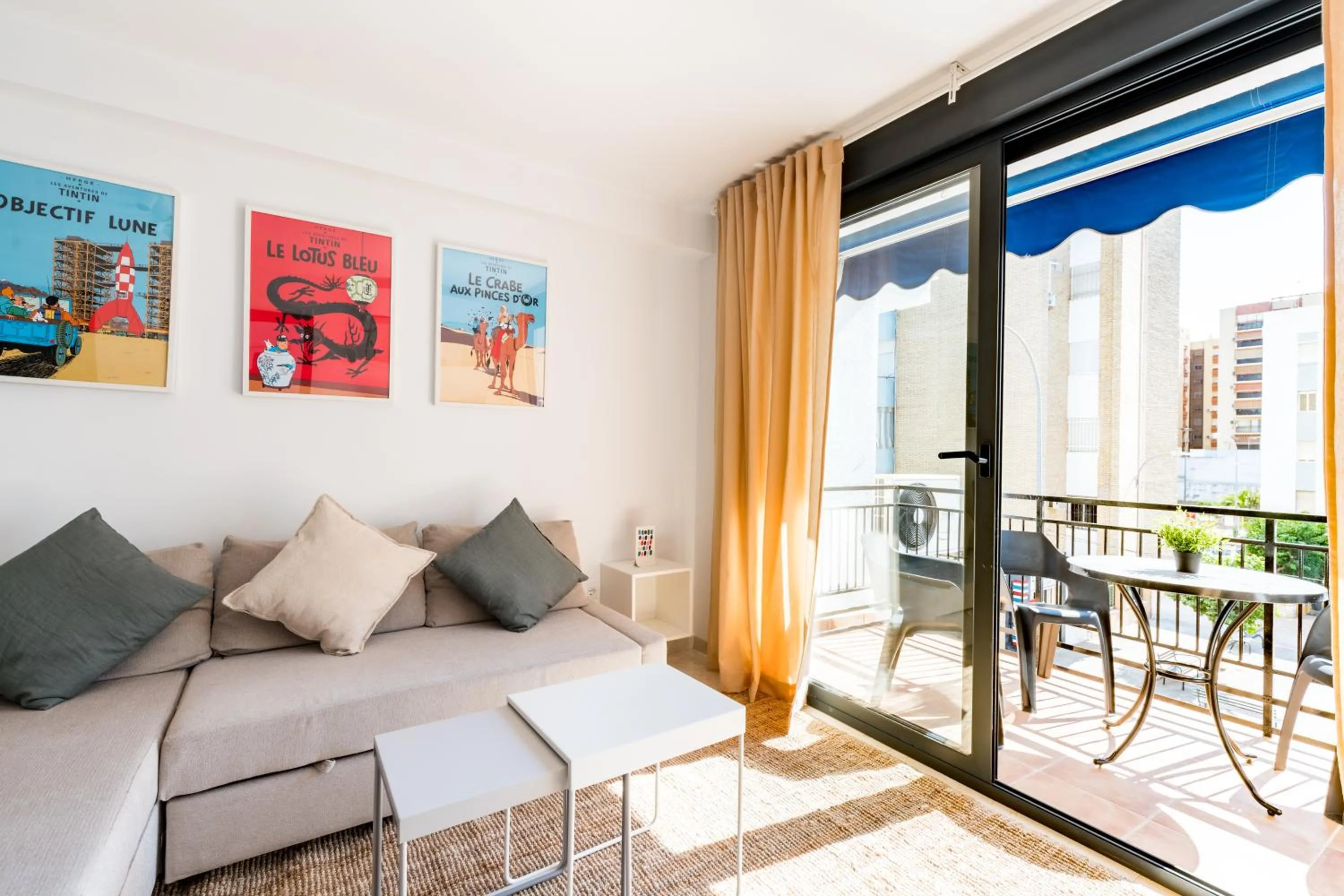 Communal lounge/ TV room in La Francesa Triana
