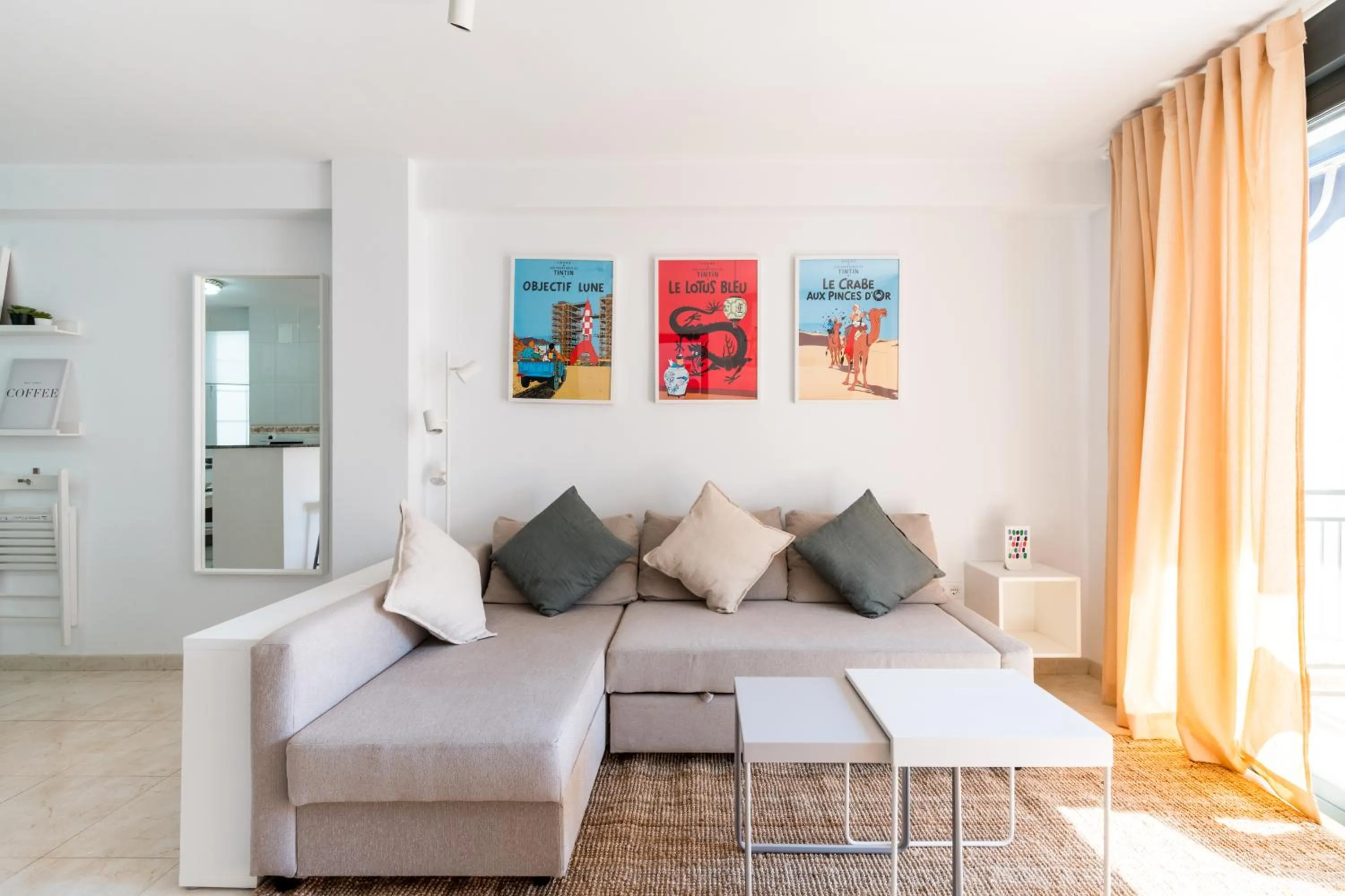 Communal lounge/ TV room in La Francesa Triana