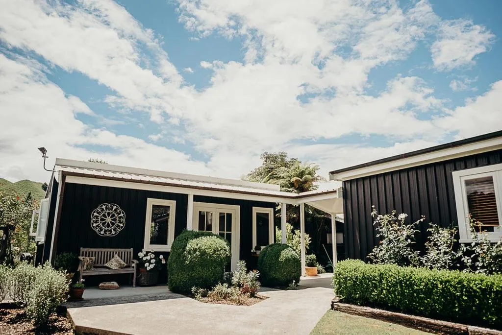 Property building in Bradleys Garden Bed and Breakfast