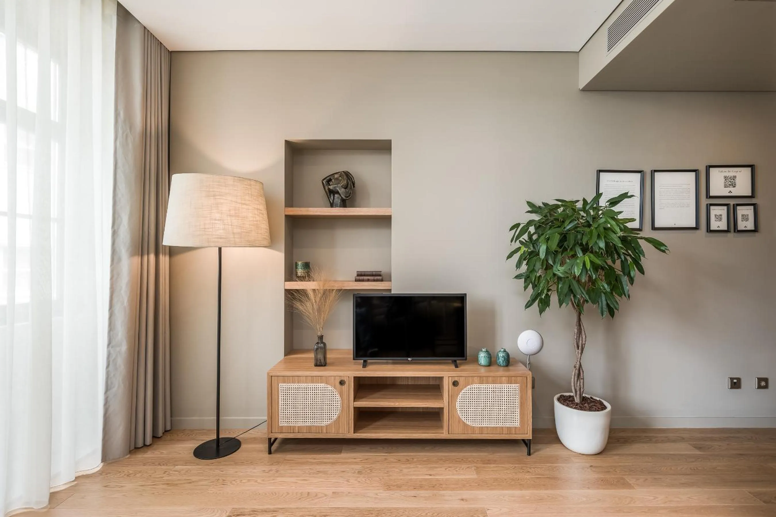 TV and multimedia in Legends House by Sweet Porto