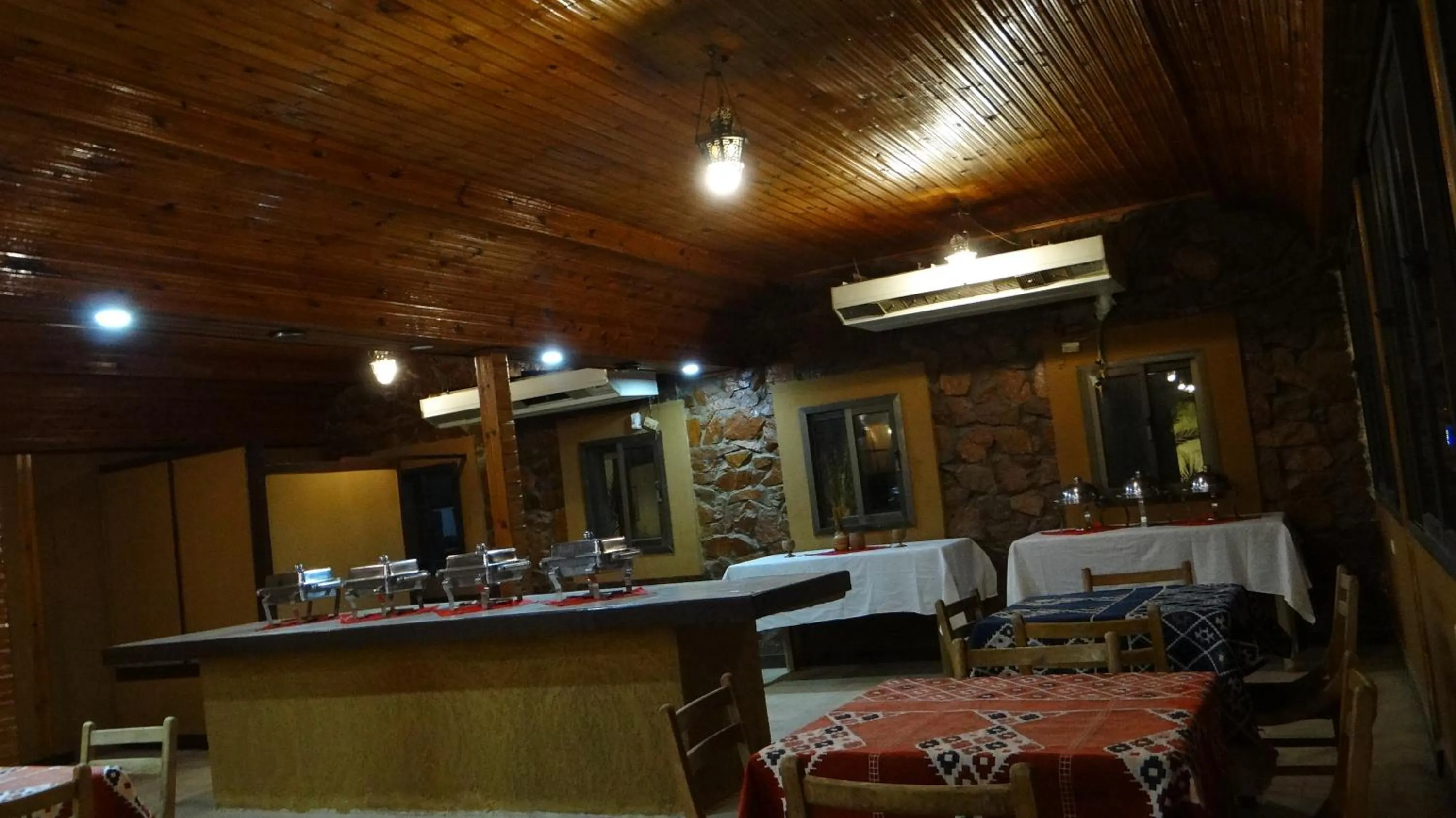 Restaurant/places to eat in OASIS Resort