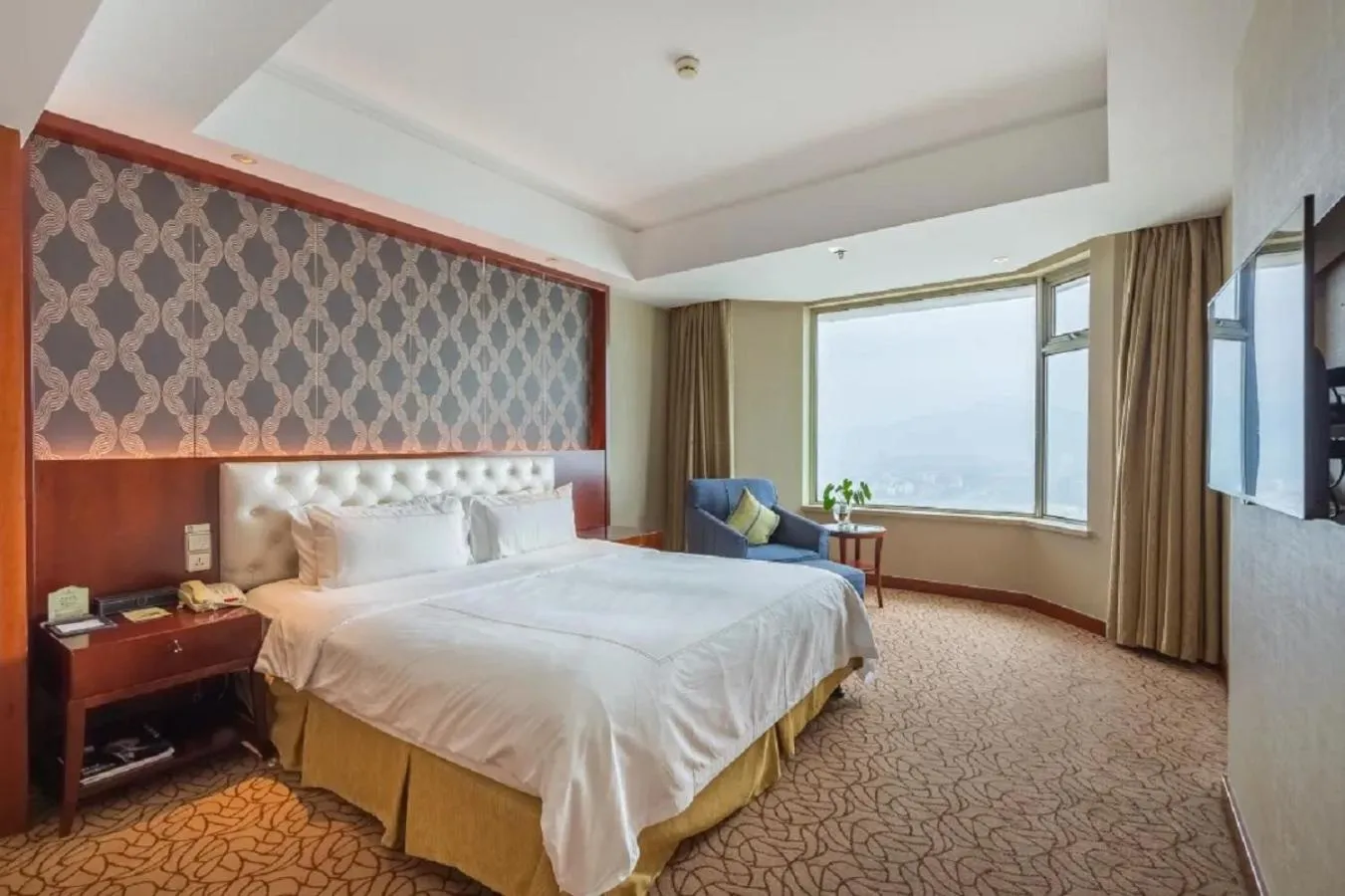 Photo of the whole room, Bed in Shu Guang International Hotel