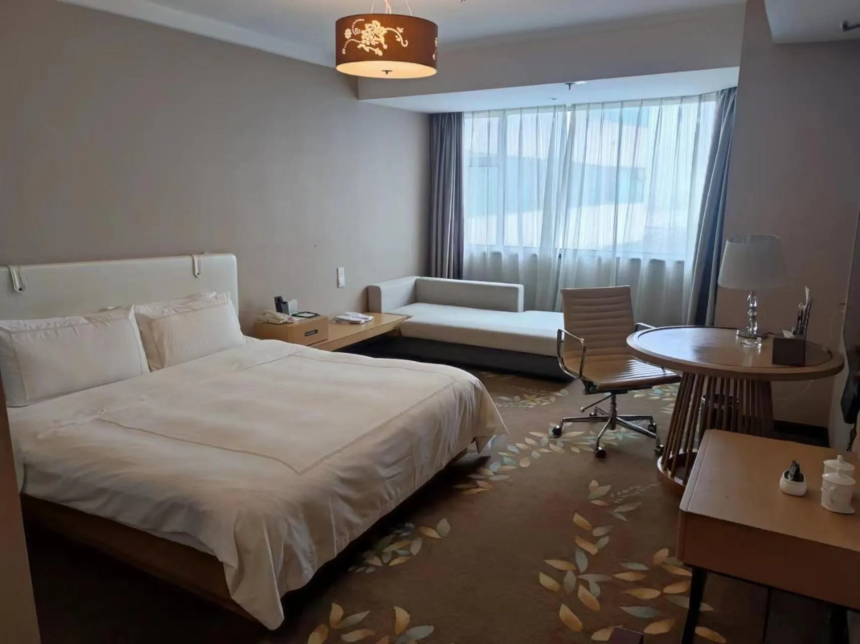 Photo of the whole room, Bed in Shu Guang International Hotel