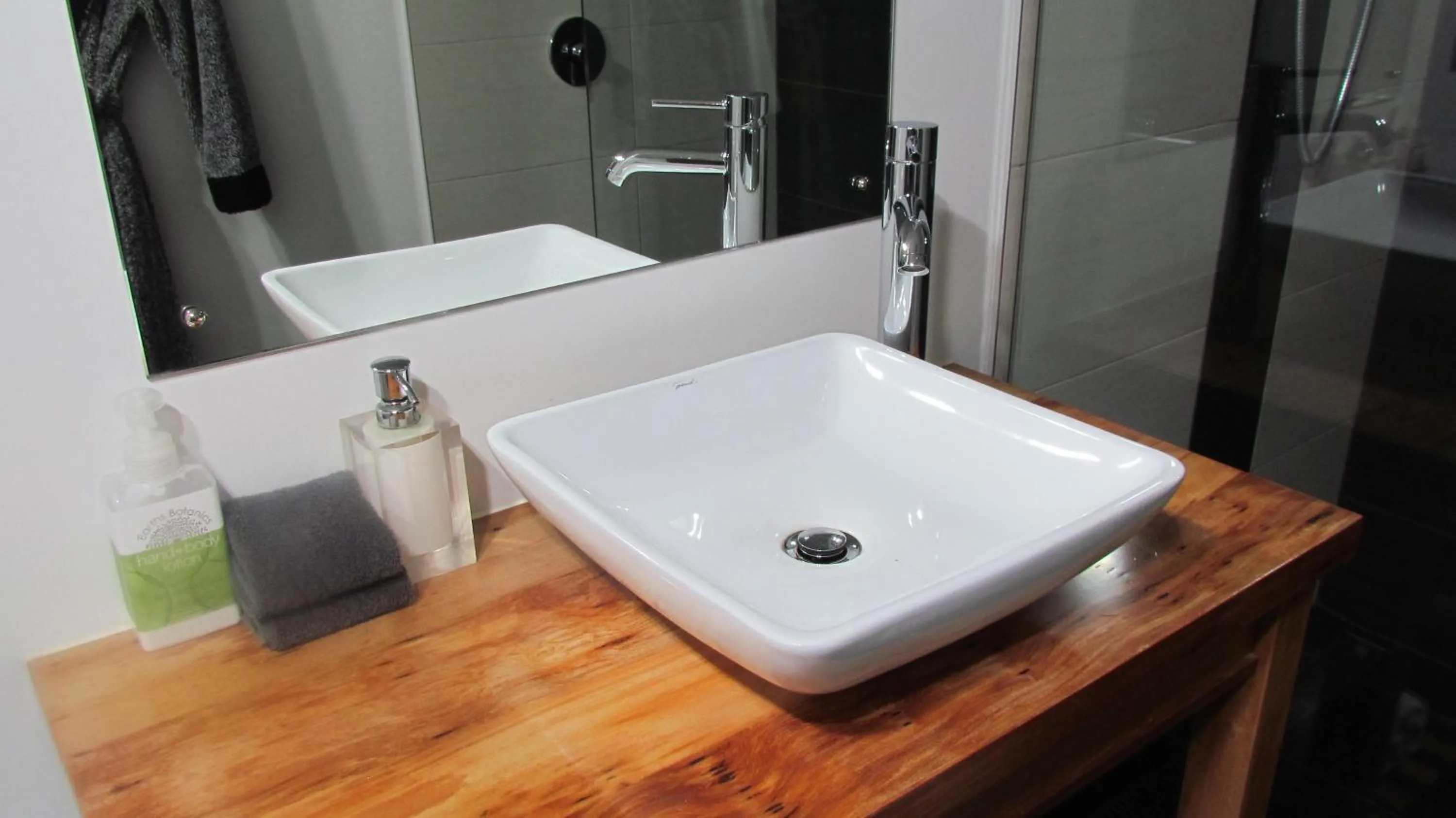 Bathroom in Tongariro Suites