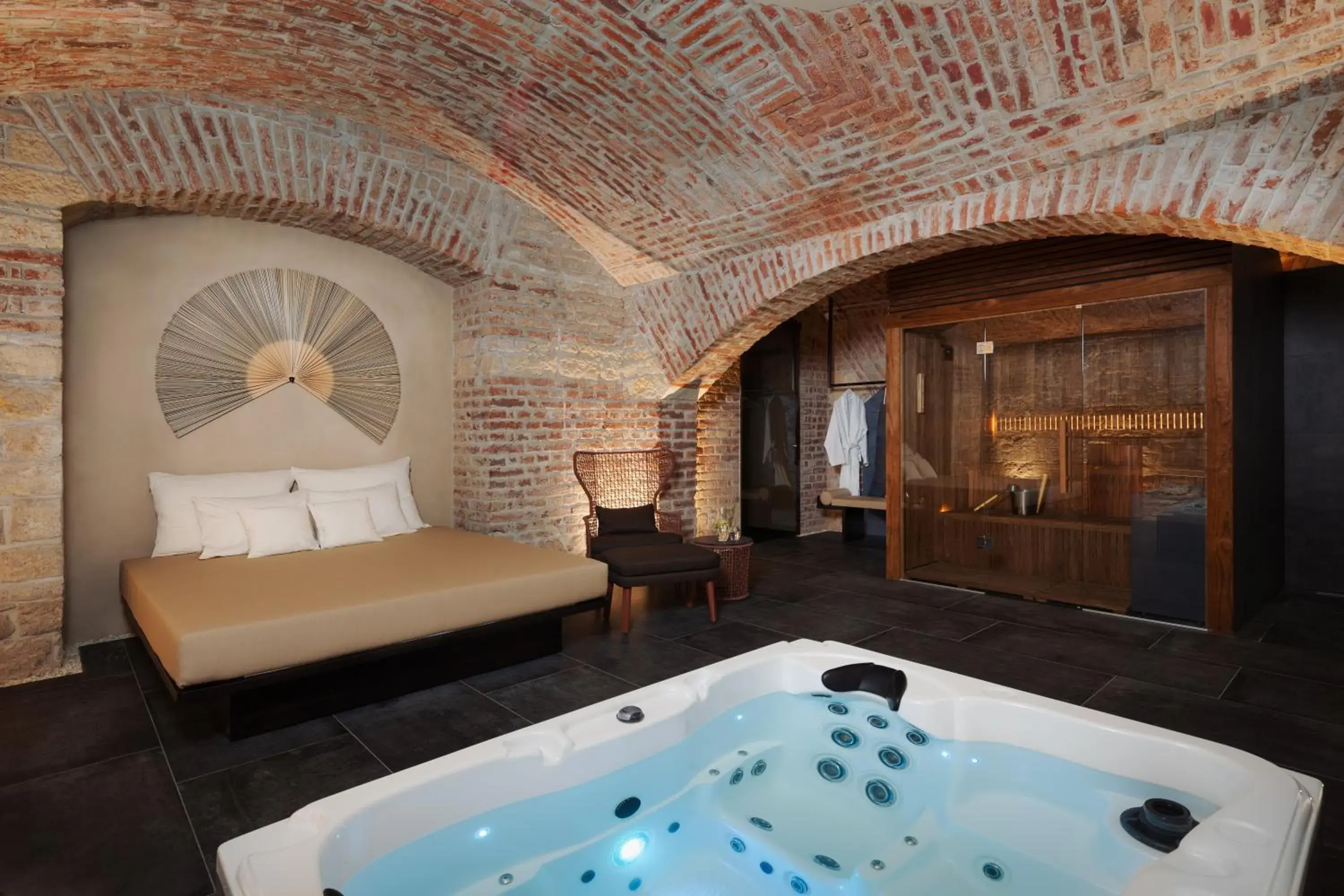 Hot Tub, Bed in EA Hotel Sonata Hot Tub, Bed in EA Hotel Sonata