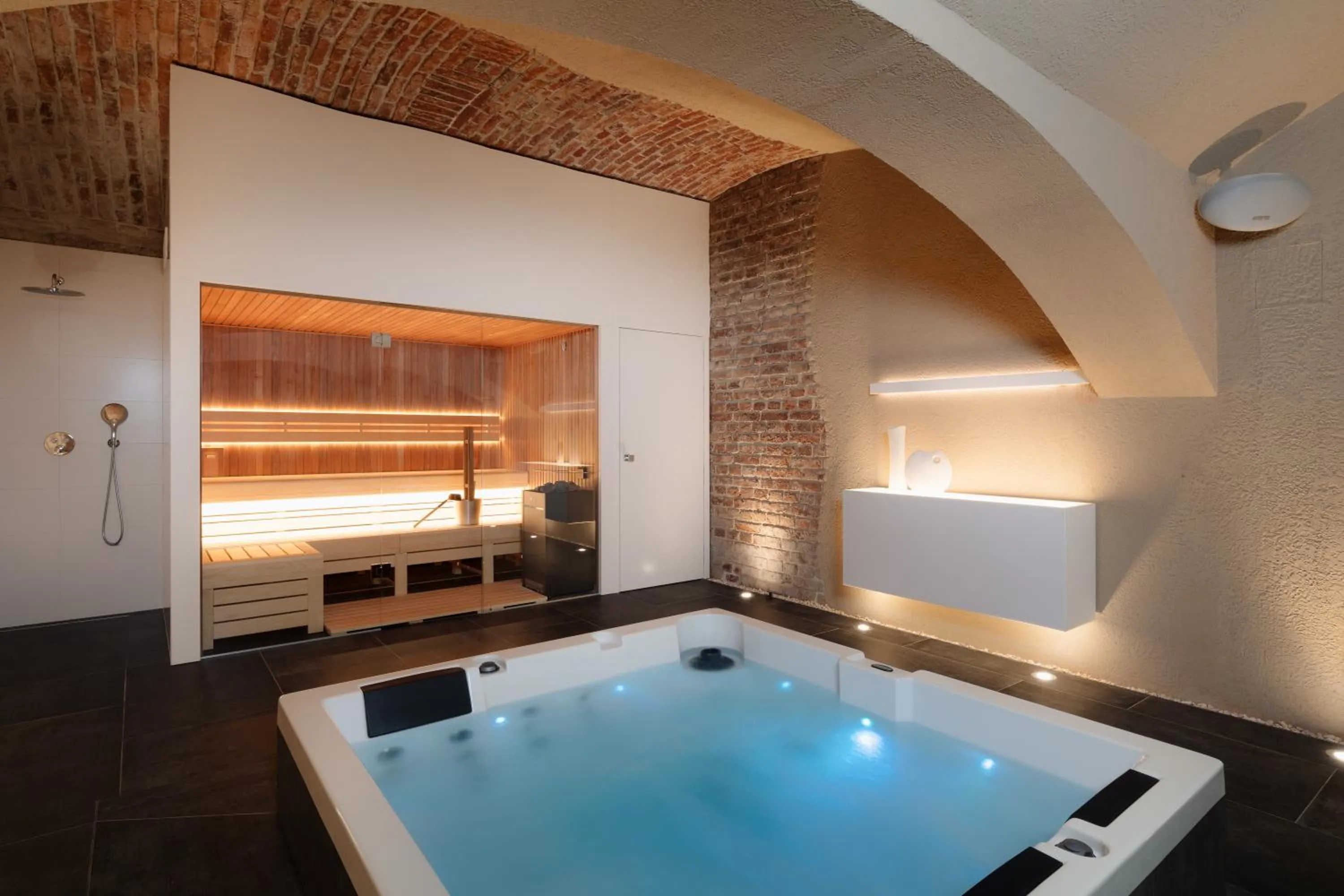 Hot Tub in EA Hotel Sonata