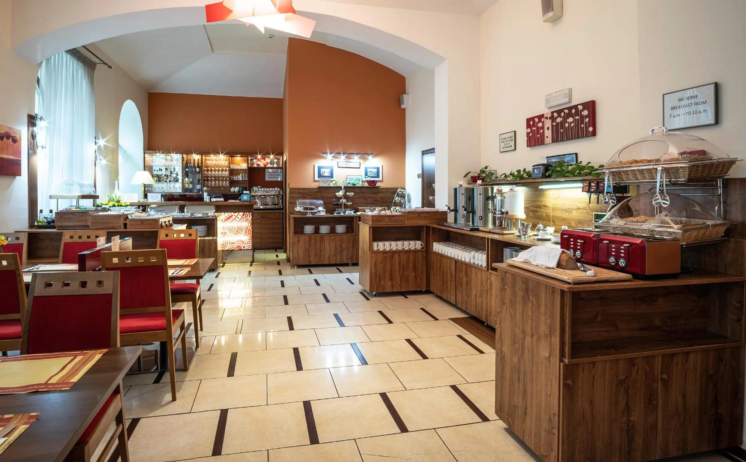 Restaurant/places to eat in EA Hotel Sonata