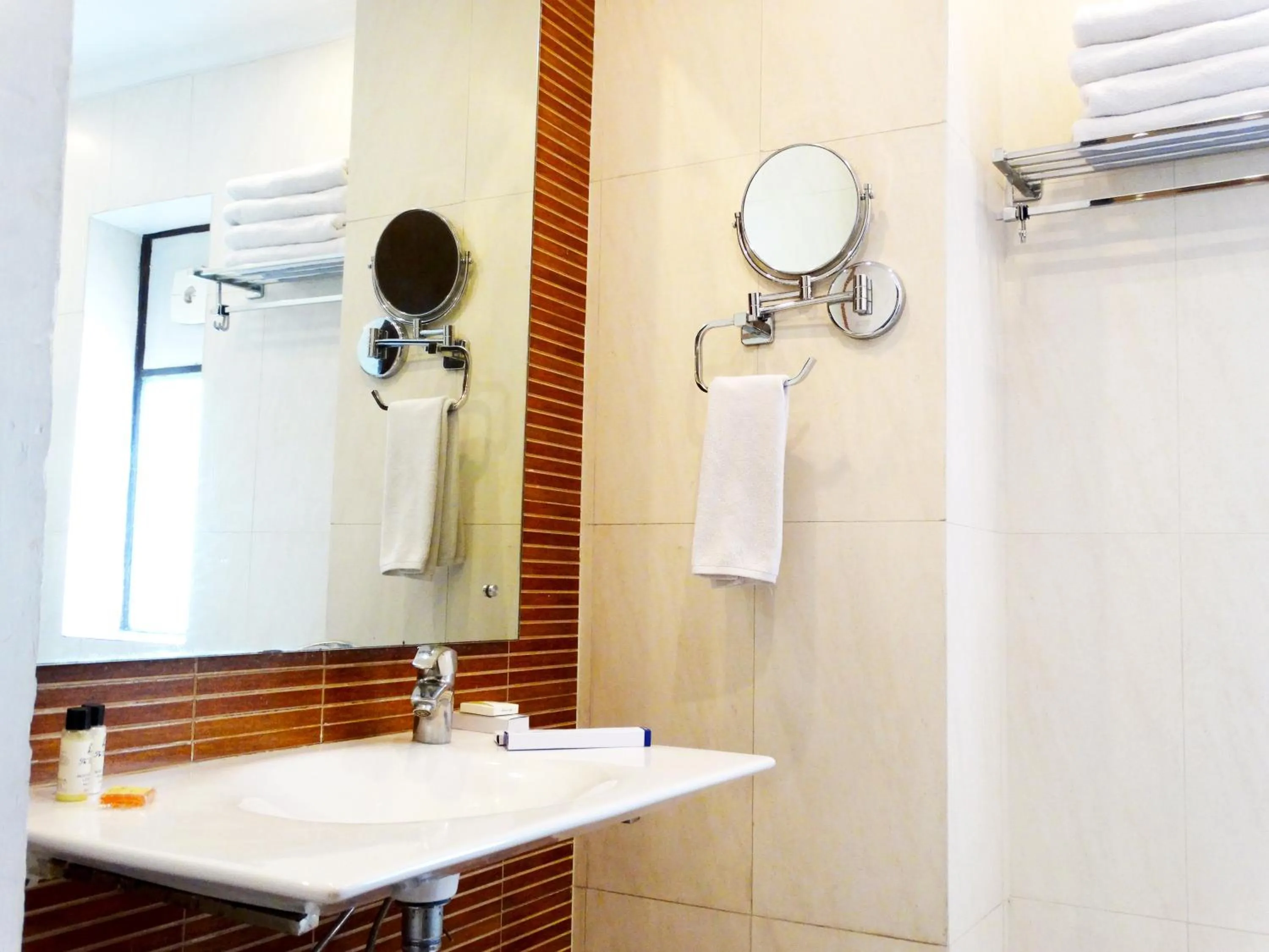 Bathroom in The Legend Inn Delhi