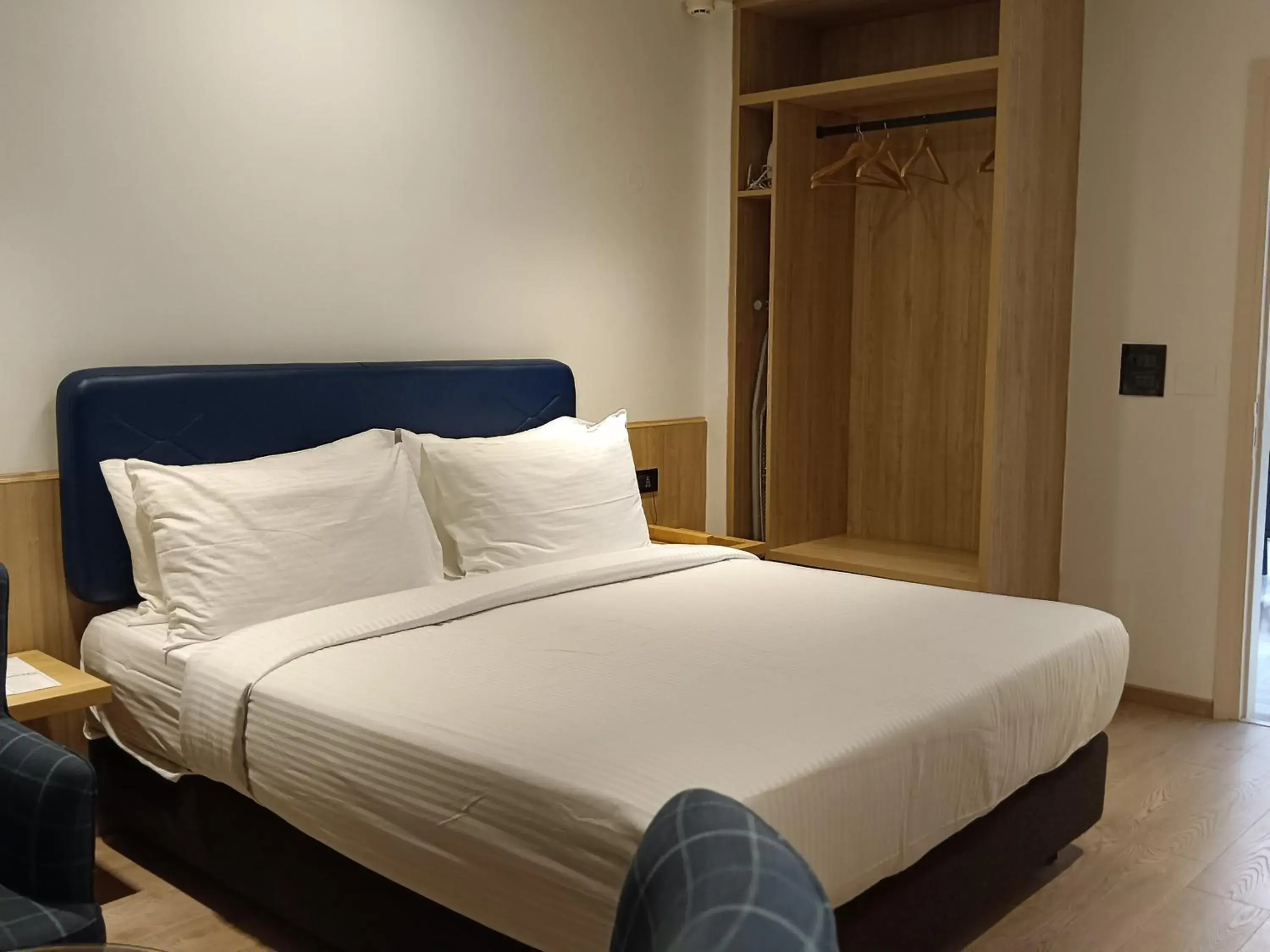 Bed in The Legend Inn Delhi Bed in The Legend Inn Delhi