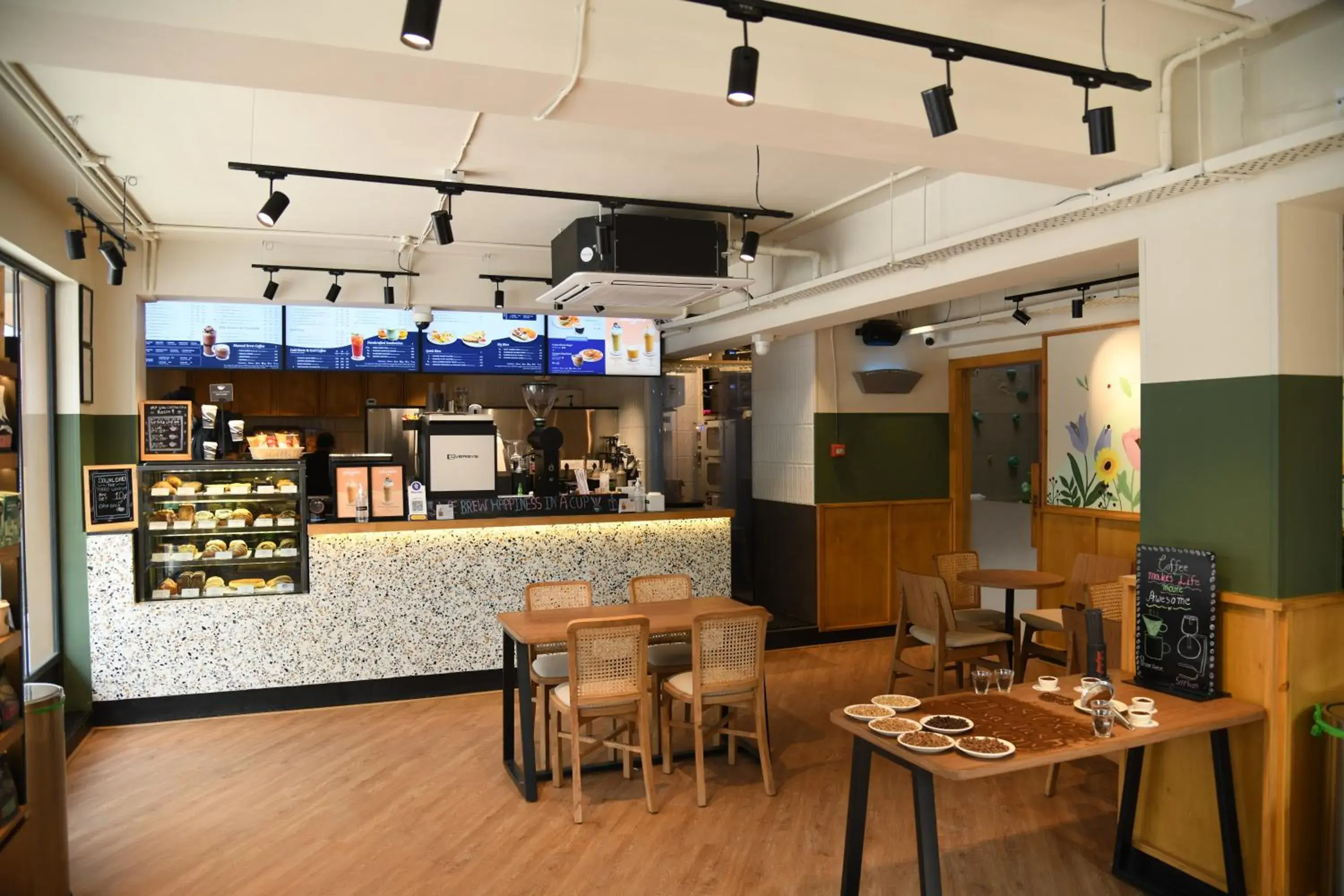 Restaurant/places to eat in The Legend Inn Delhi Restaurant/places to eat in The Legend Inn Delhi