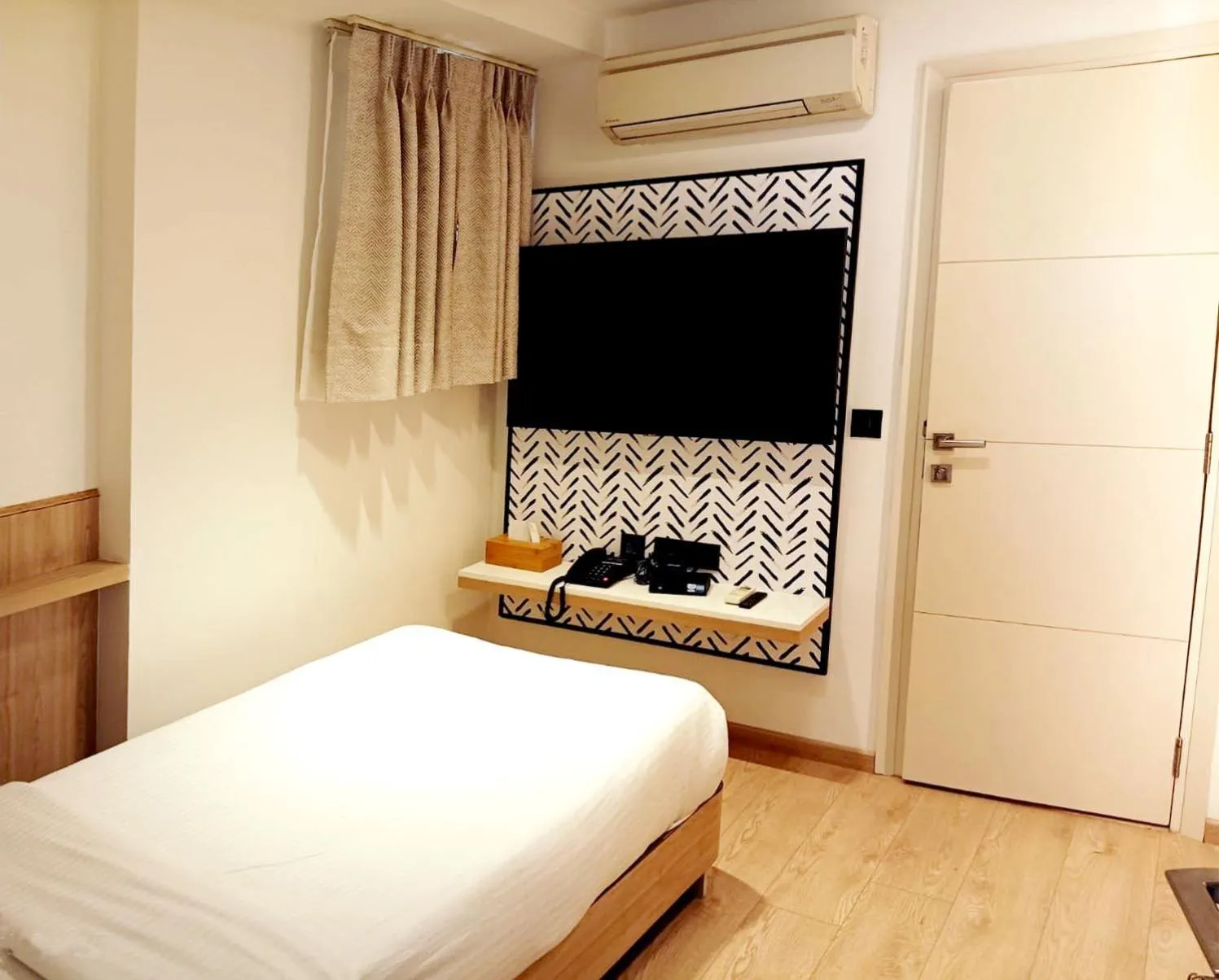 Bedroom in The Legend Inn Delhi