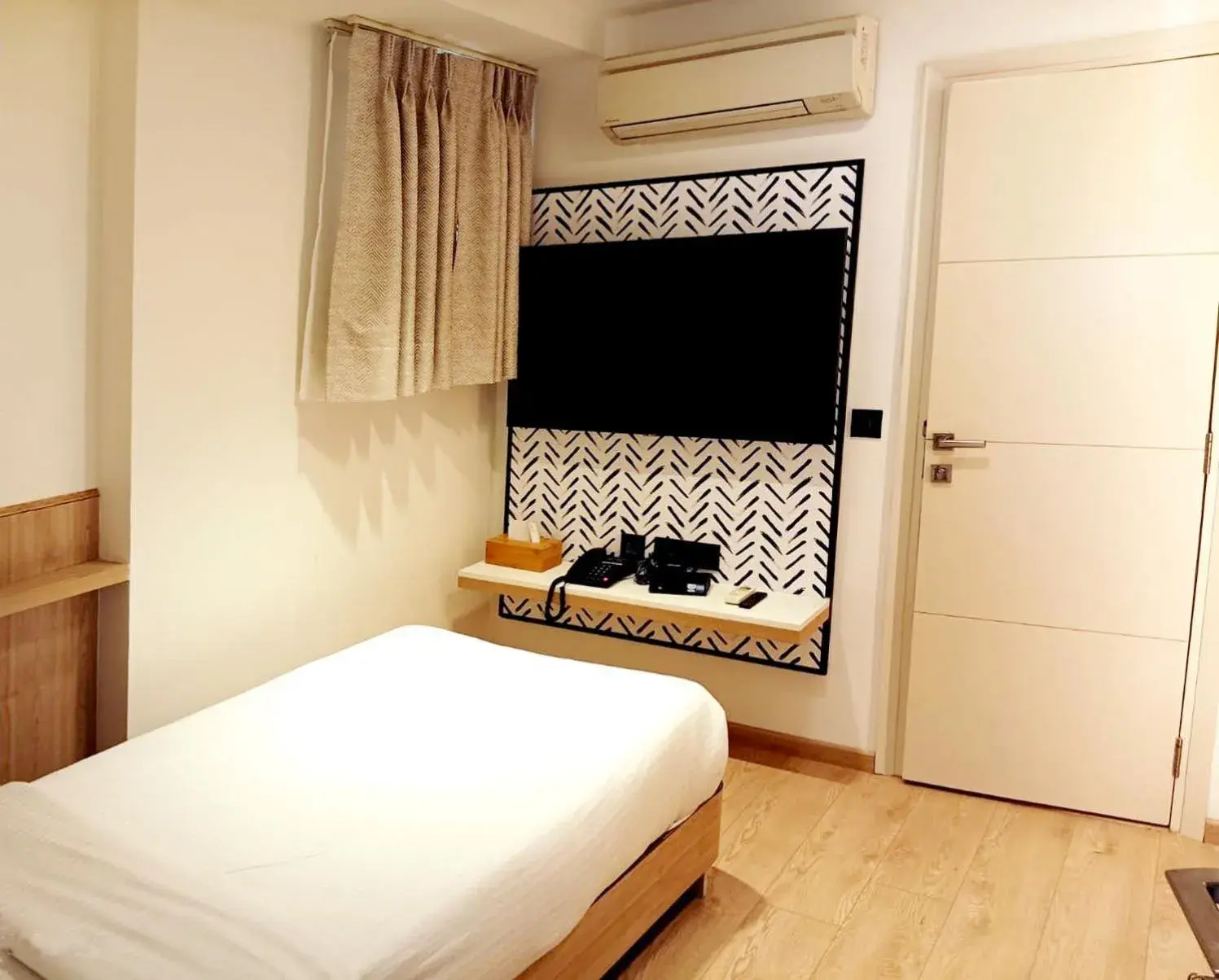 Bedroom, Bed in The Legend Inn Delhi Bedroom, Bed in The Legend Inn Delhi