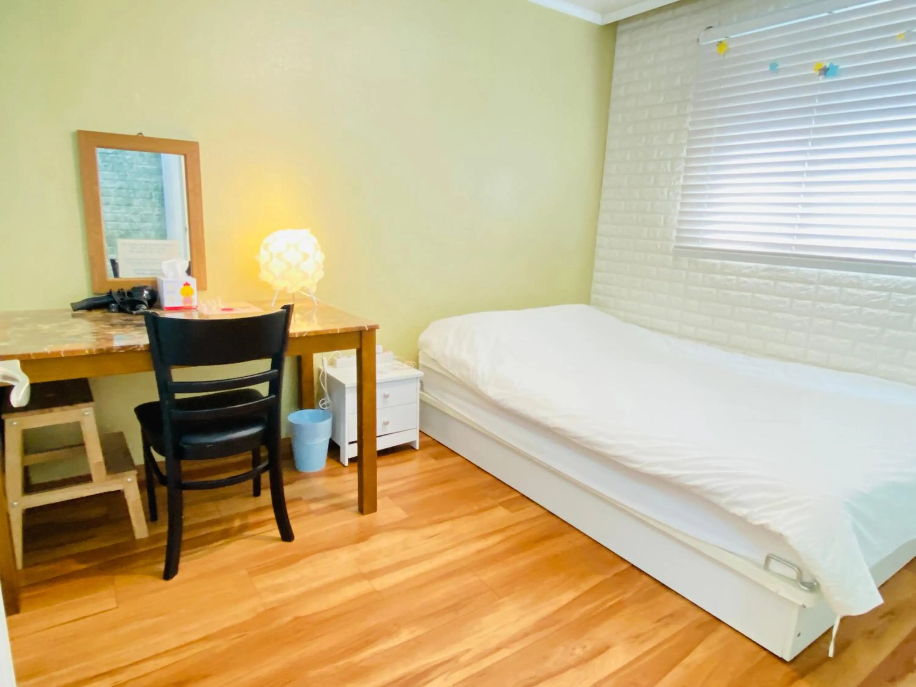 Photo of the whole room, Bed in Aroha Guesthouse Seoul Station