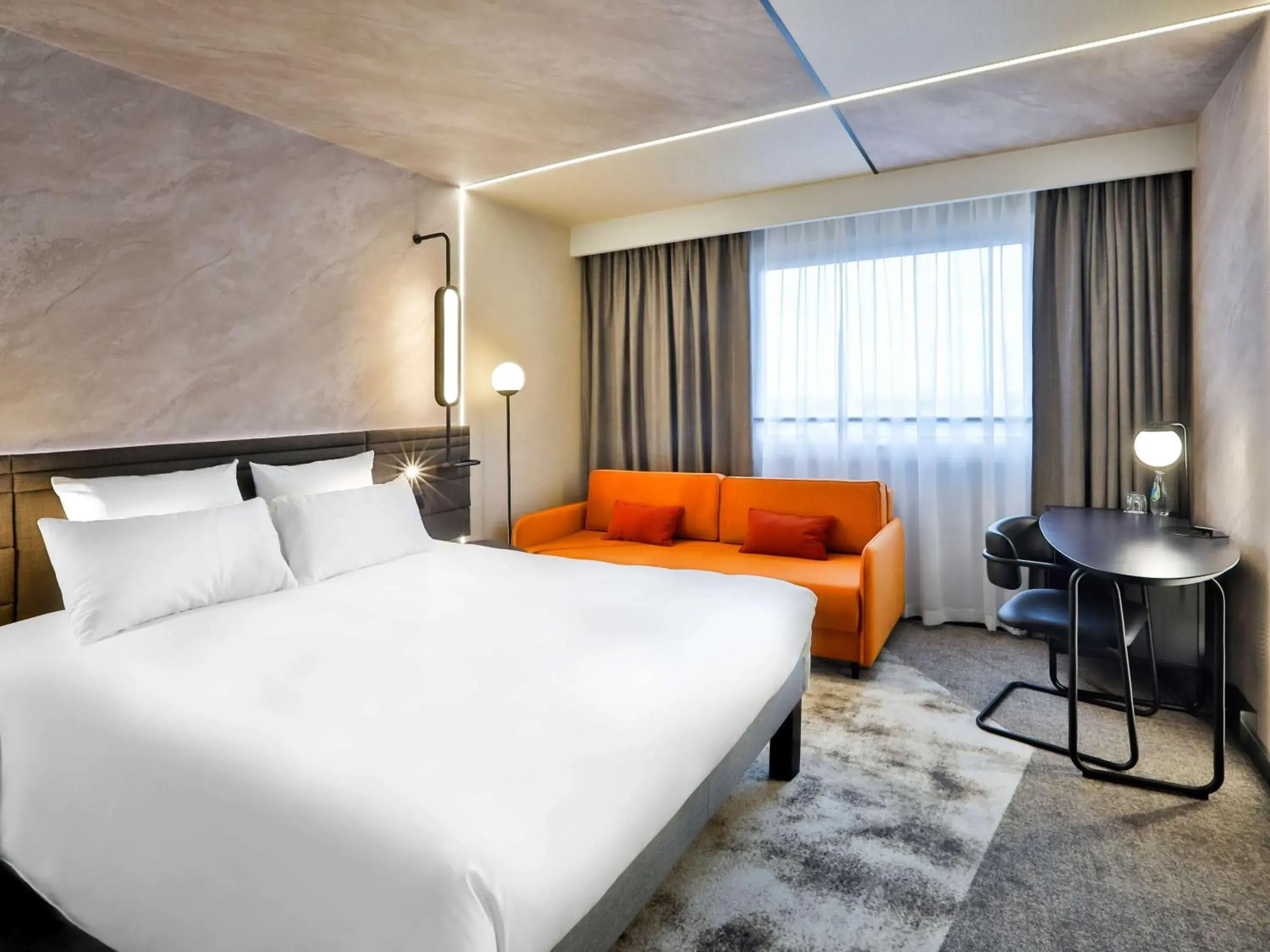 Property building, Bed in Novotel Praha Wenceslas Square Property building, Bed in Novotel Praha Wenceslas Square