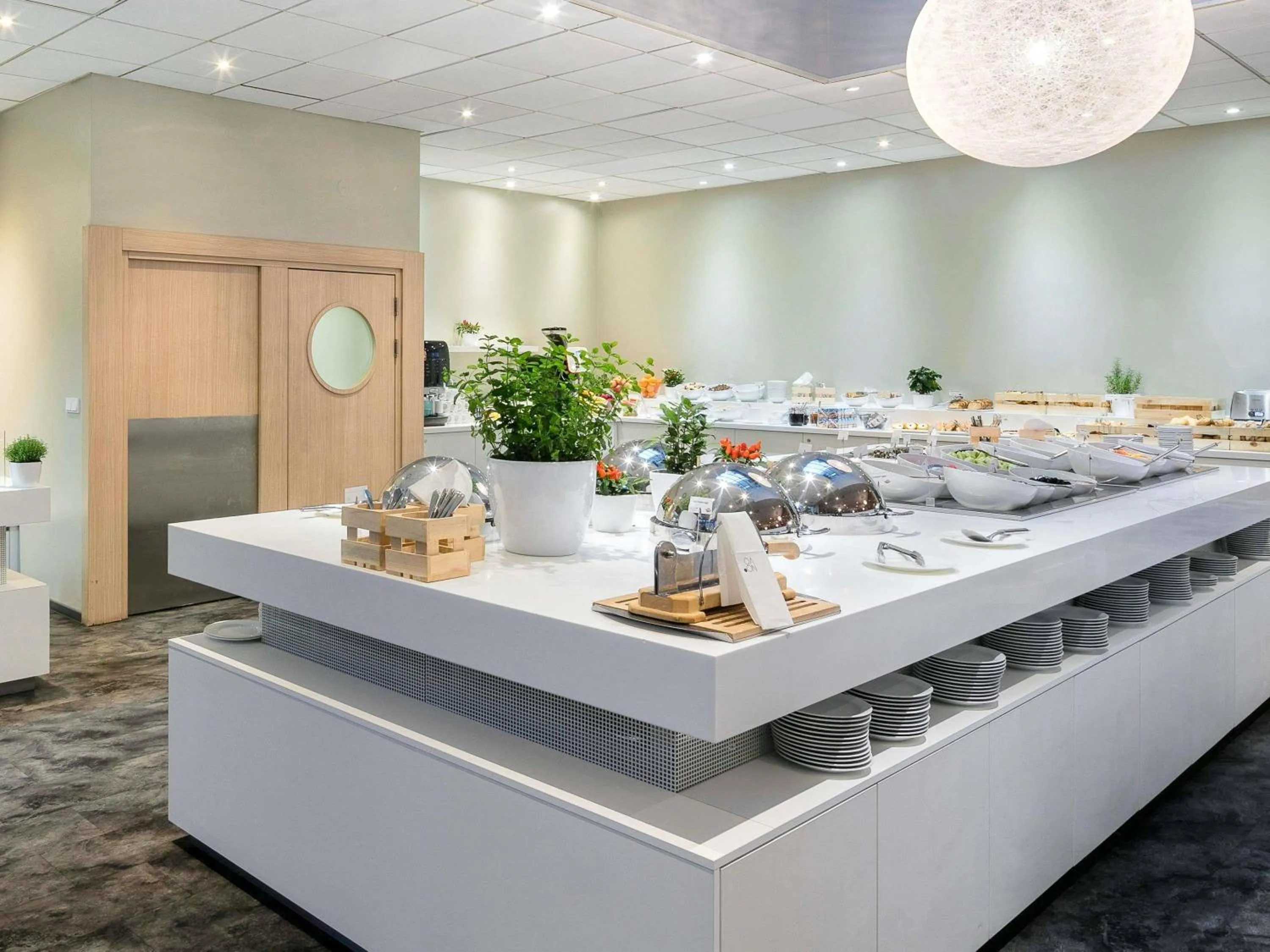 Restaurant/places to eat in Novotel Praha Wenceslas Square