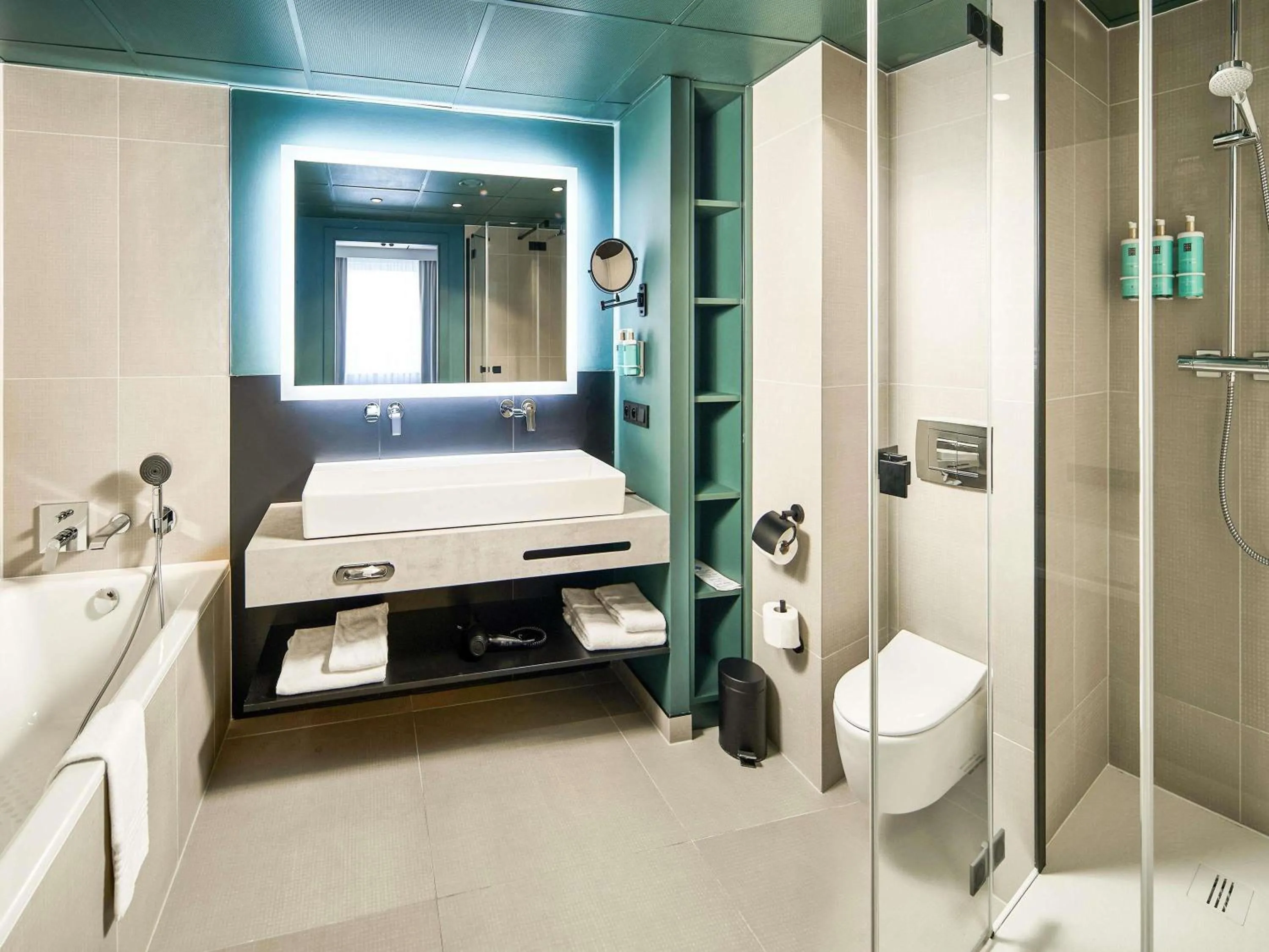 Shower in Novotel Praha Wenceslas Square