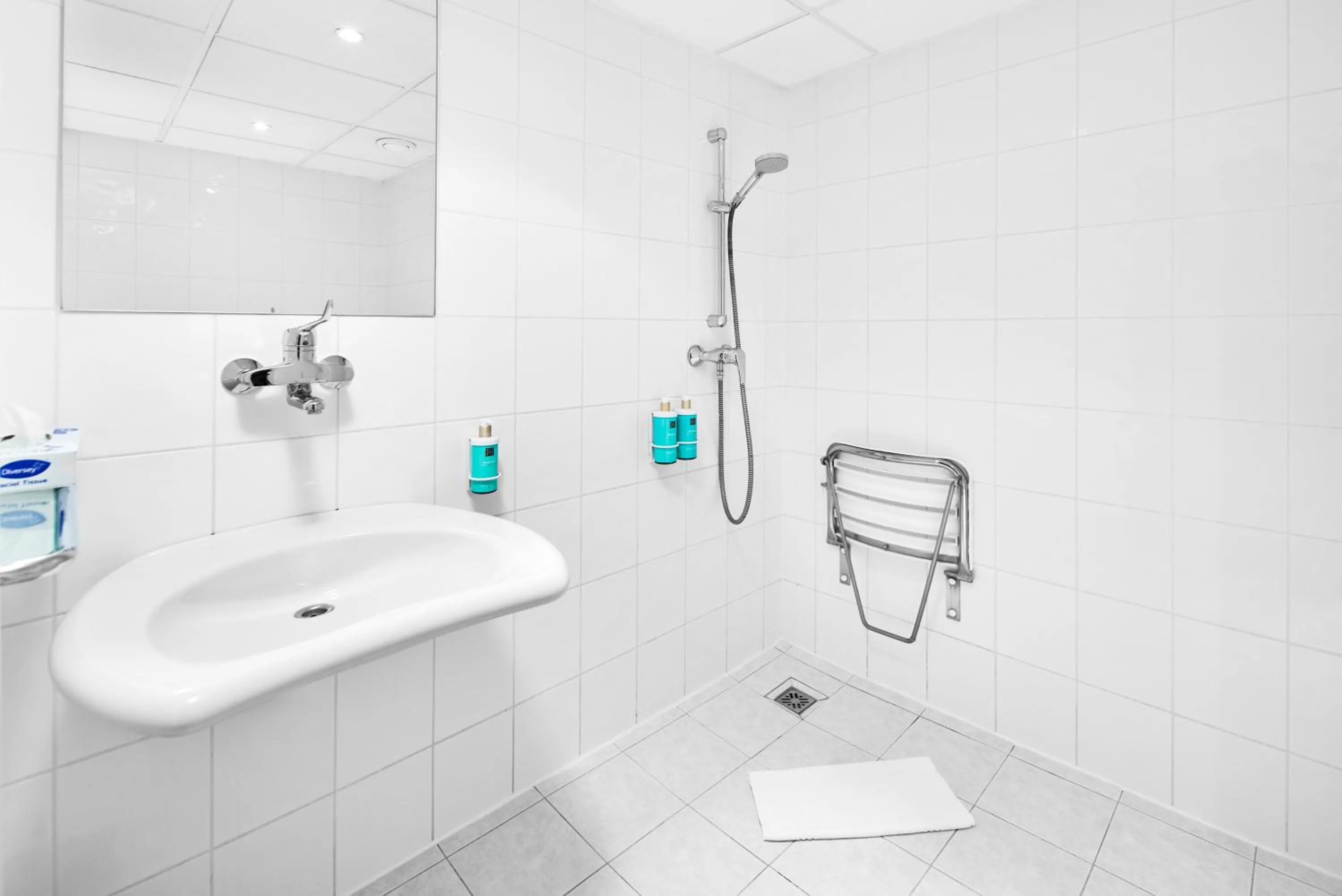 Shower in Novotel Praha Wenceslas Square