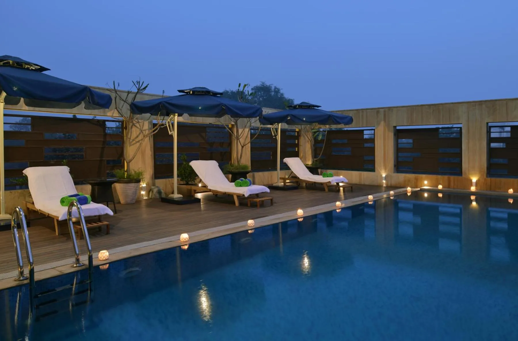 Swimming pool in Fortune District Centre, Ghaziabad - Member ITC Hotels' Group