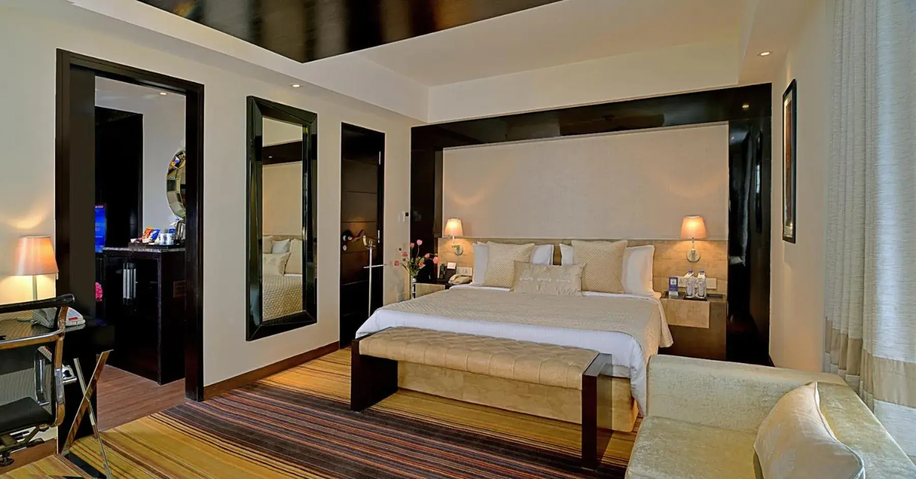 Deluxe Suite in Fortune District Centre, Ghaziabad - Member ITC Hotels' Group Deluxe Suite in Fortune District Centre, Ghaziabad - Member ITC Hotels' Group