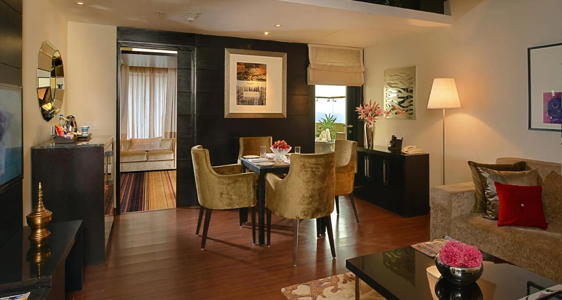 Dining area in Fortune District Centre, Ghaziabad - Member ITC Hotels' Group