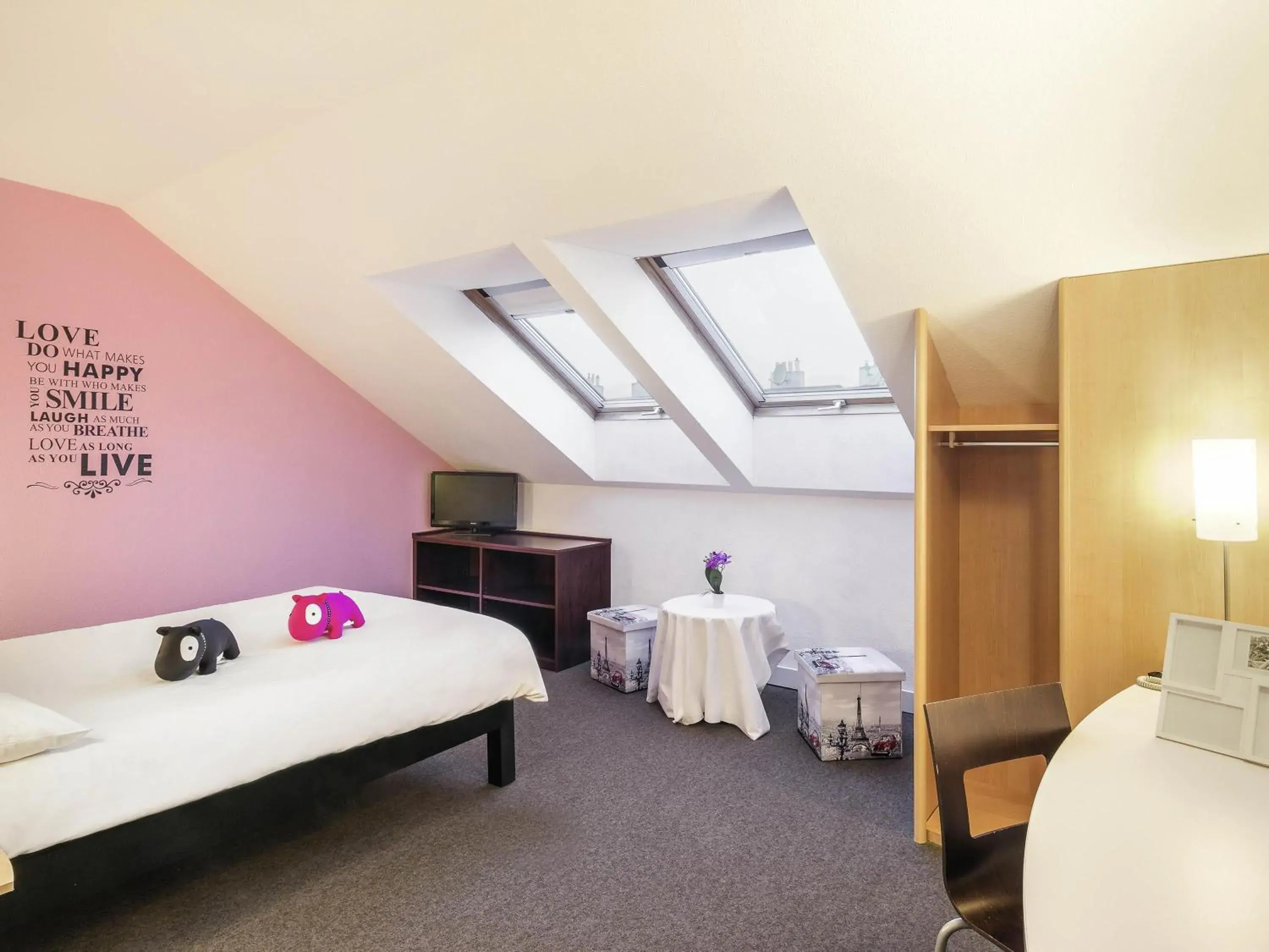 Bedroom, Bed in Ibis Praha Wenceslas Square Bedroom, Bed in Ibis Praha Wenceslas Square