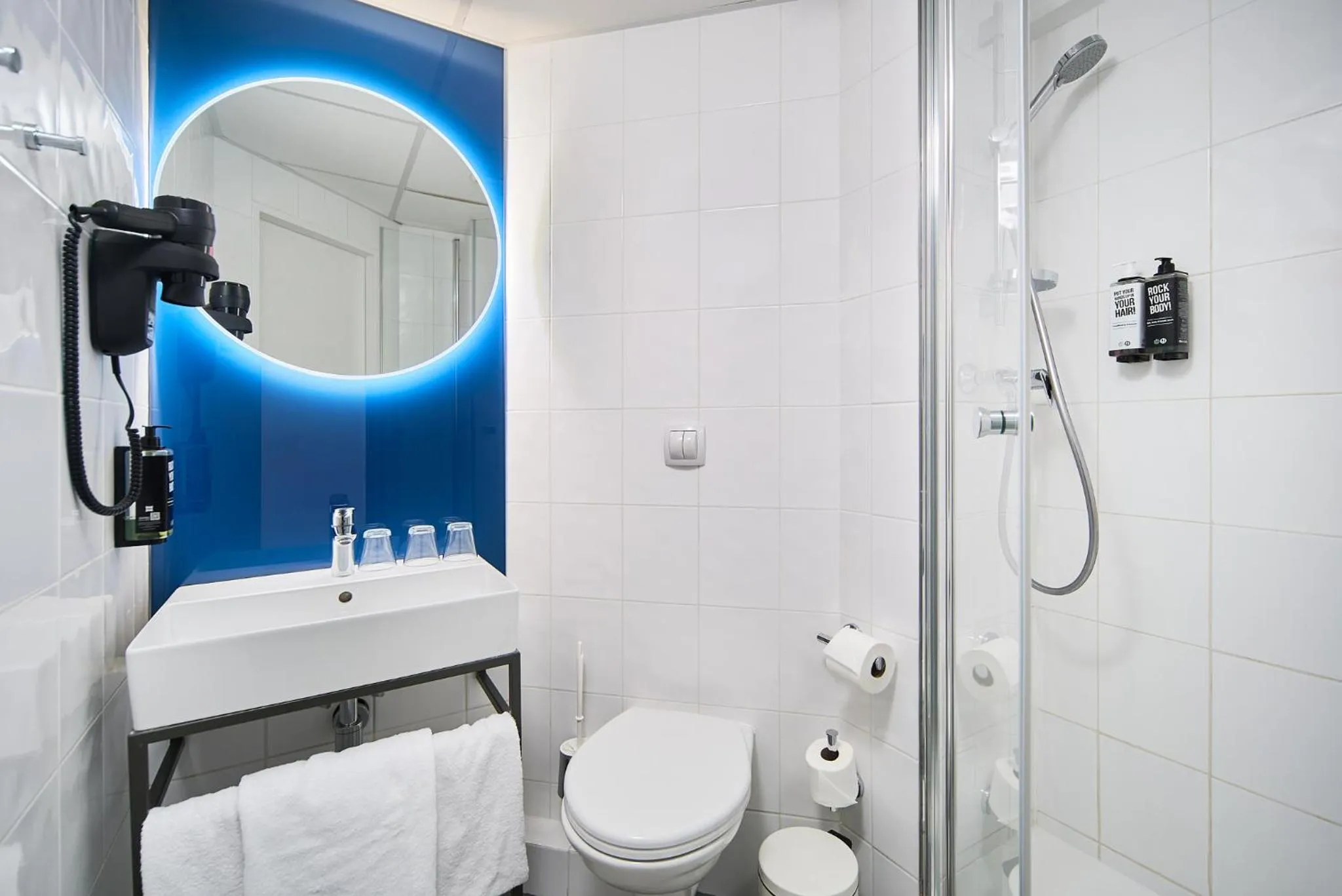 Shower in Ibis Praha Wenceslas Square