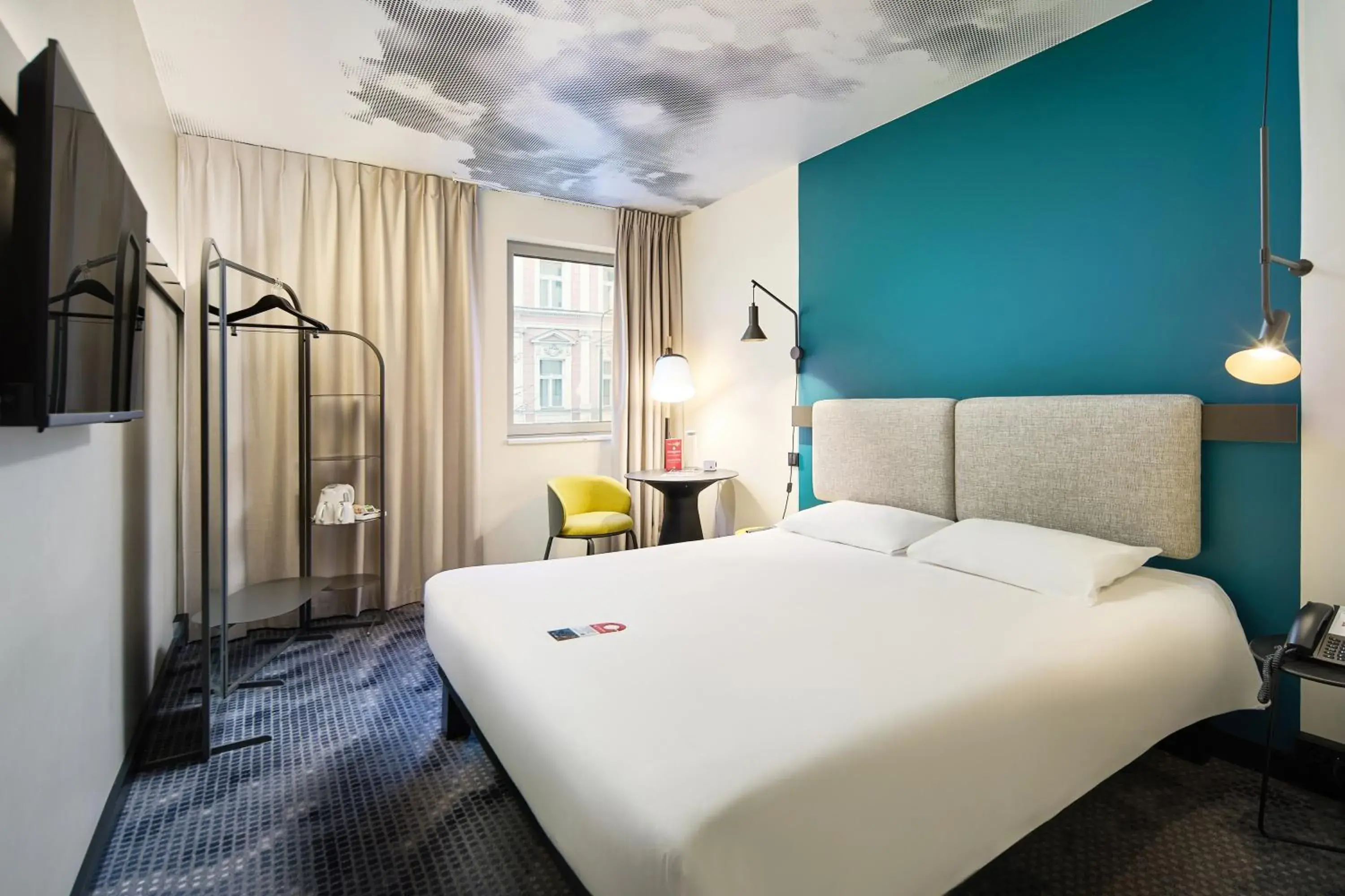 TV and multimedia, Bed in Ibis Praha Wenceslas Square TV and multimedia, Bed in Ibis Praha Wenceslas Square