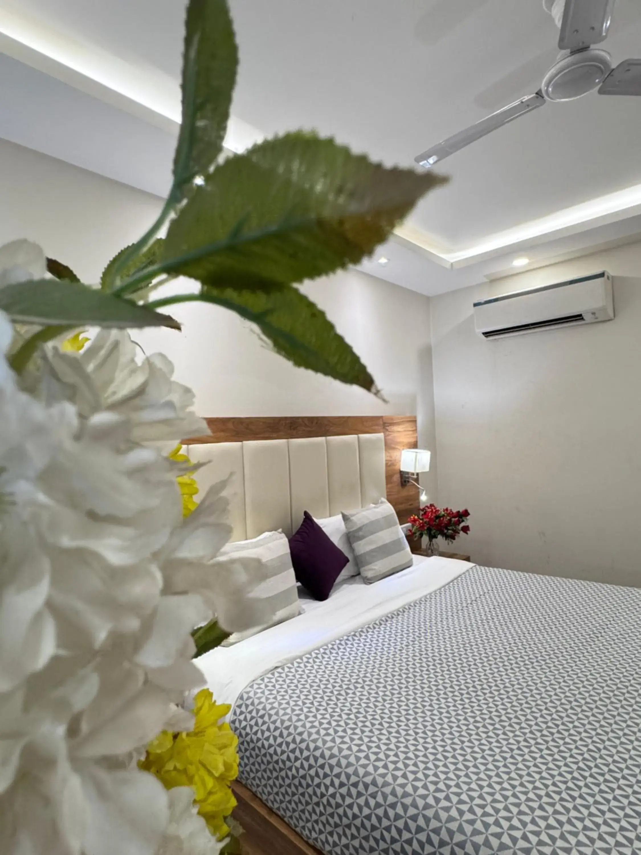 Bedroom, Bed in Hotel Golf View Suites-Golf Course Road Gurgaon Bedroom, Bed in Hotel Golf View Suites-Golf Course Road Gurgaon