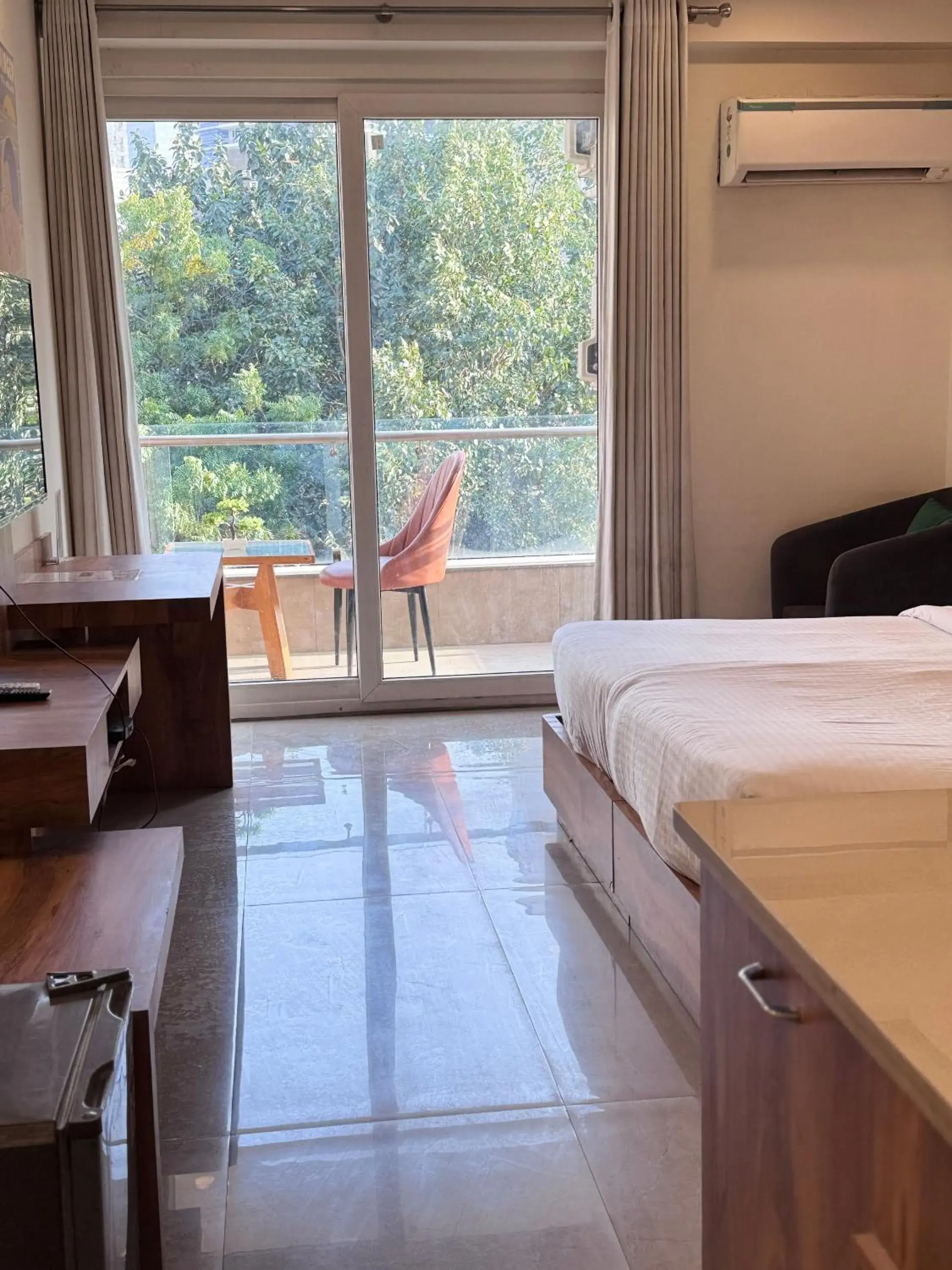 Balcony/Terrace, Bed in Hotel Golf View Suites-Golf Course Road Gurgaon Balcony/Terrace, Bed in Hotel Golf View Suites-Golf Course Road Gurgaon