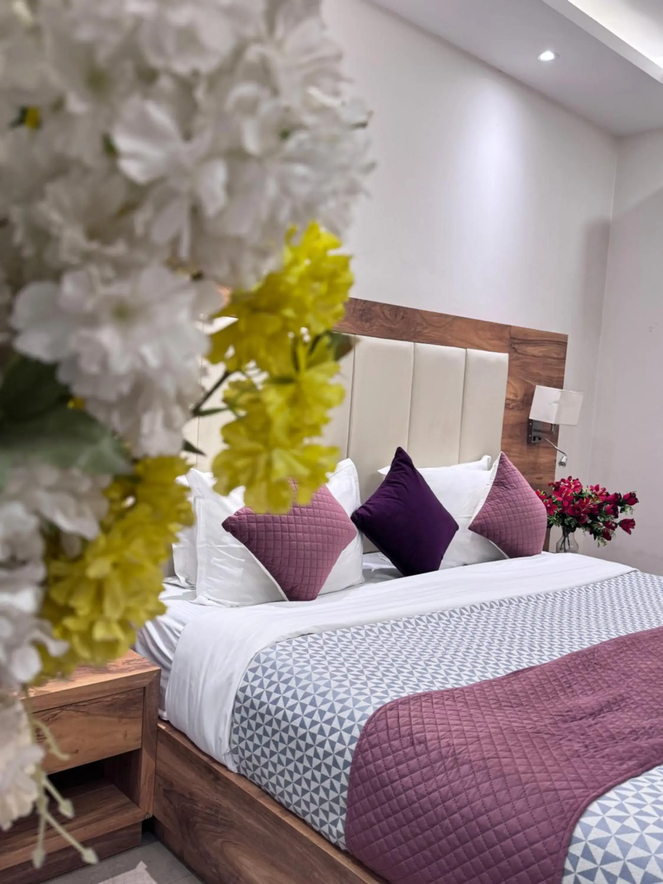 Photo of the whole room, Bed in Hotel Golf View Suites-Golf Course Road Gurgaon Photo of the whole room, Bed in Hotel Golf View Suites-Golf Course Road Gurgaon