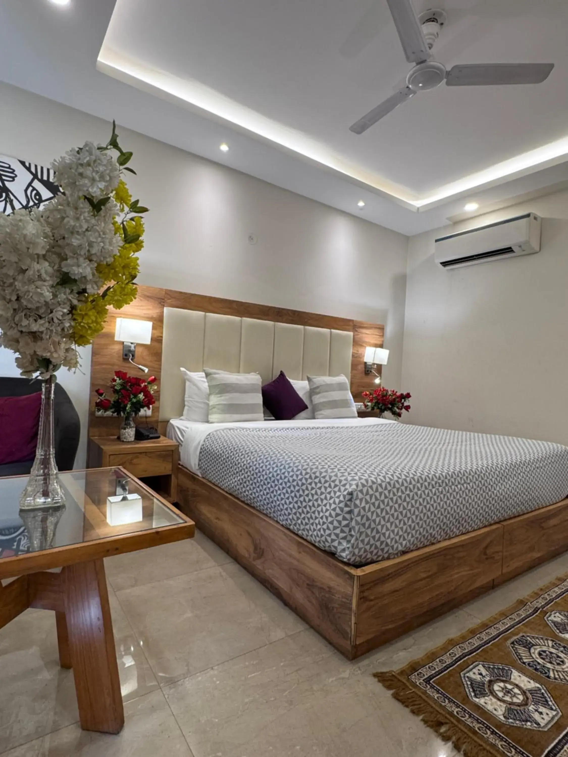 Bed in Hotel Golf View Suites-Golf Course Road Gurgaon Bed in Hotel Golf View Suites-Golf Course Road Gurgaon