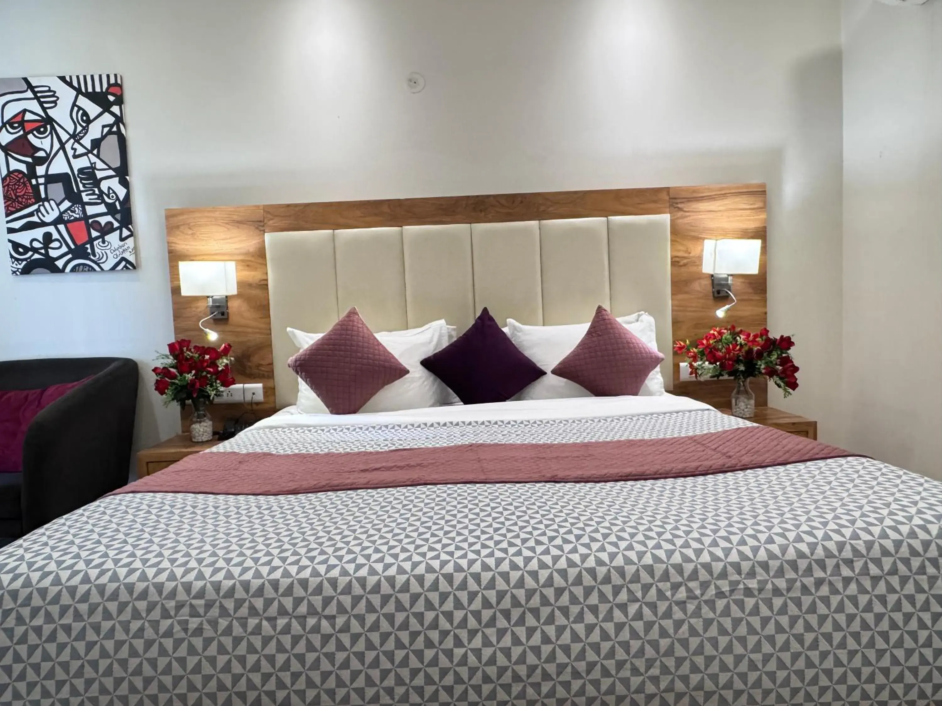 Photo of the whole room, Bed in Hotel Golf View Suites-Golf Course Road Gurgaon Photo of the whole room, Bed in Hotel Golf View Suites-Golf Course Road Gurgaon