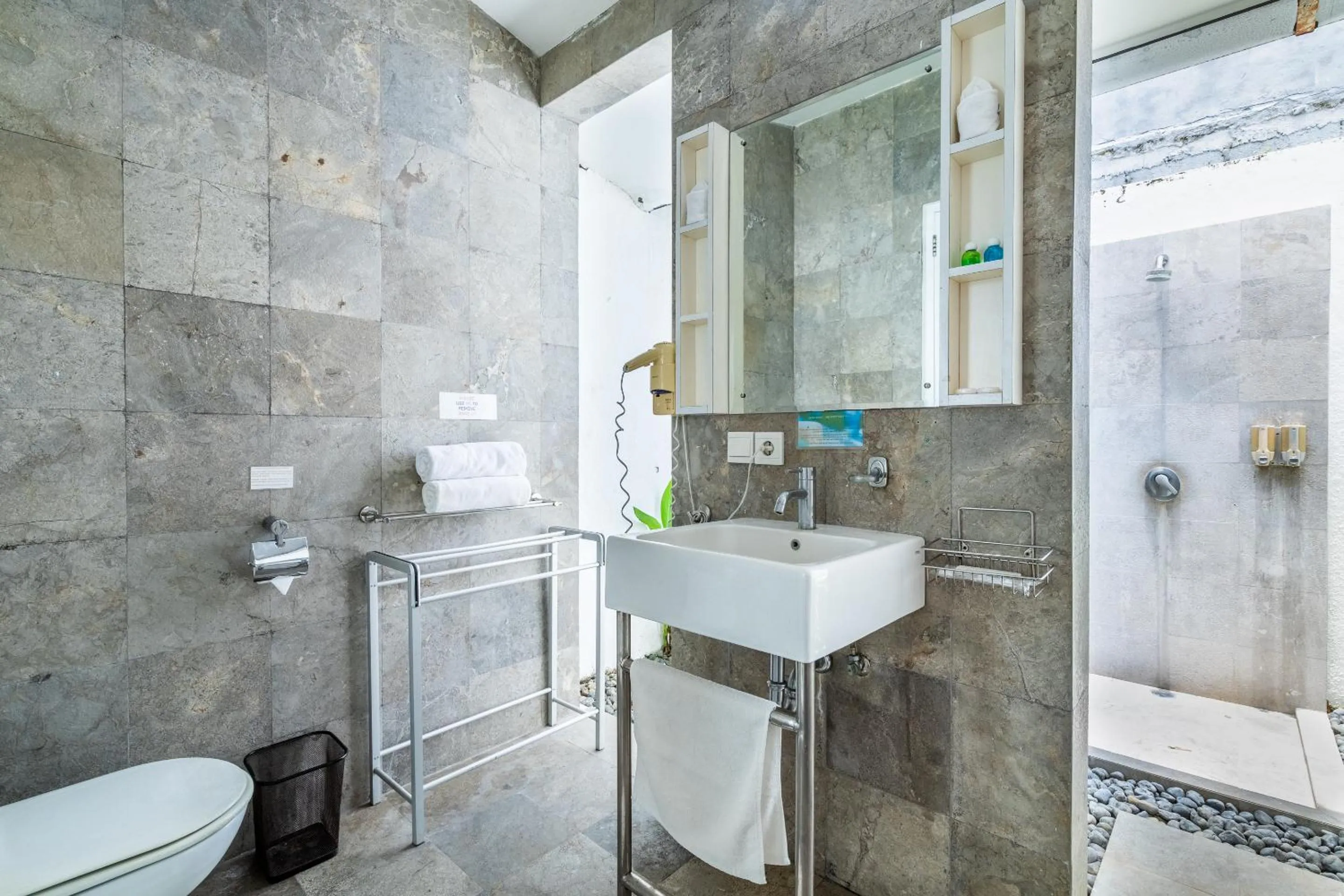 Shower in Bali Yarra Villas - Seminyak