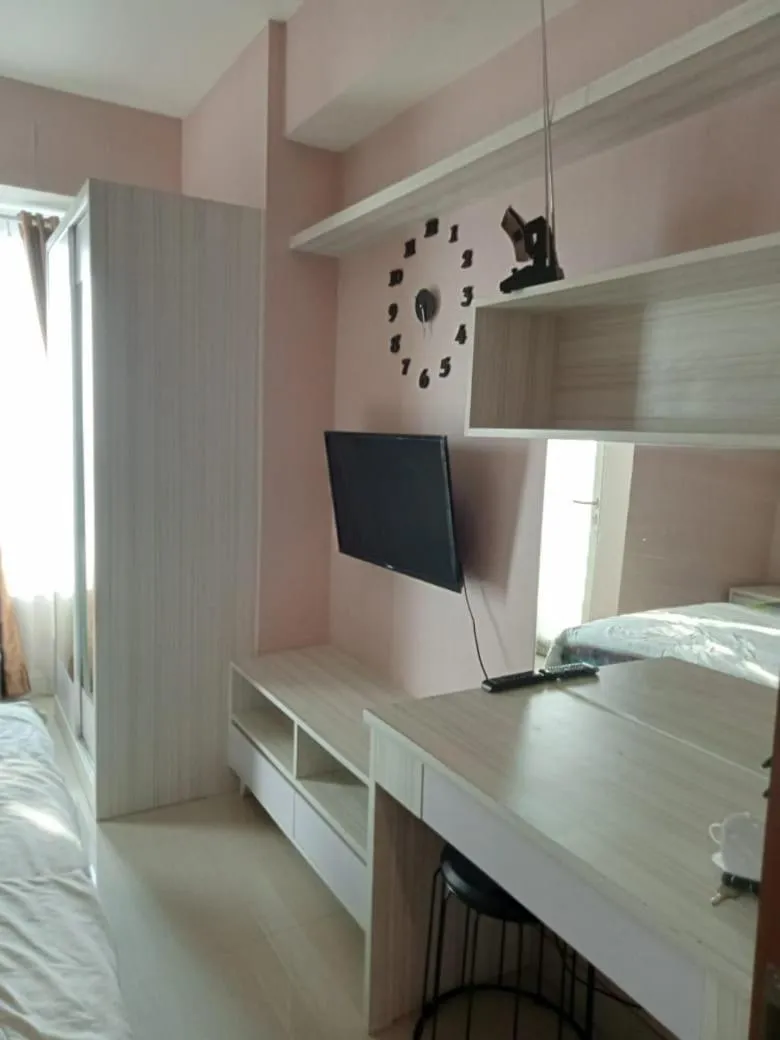 Bed in Apartemen Grand Kamala Lagoon Bekasi By Cicie Room