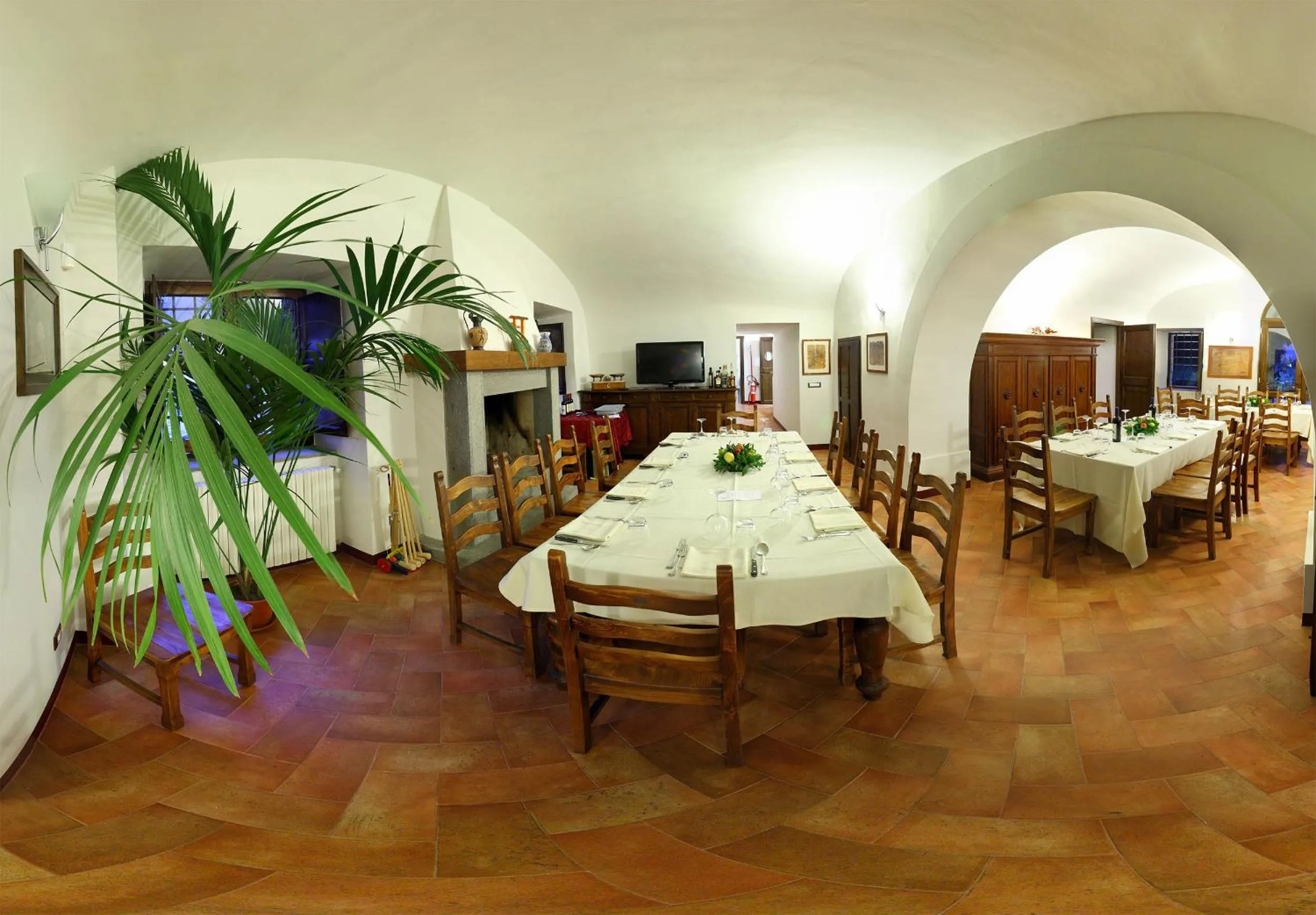 Dining area in Antico Borgo La Commenda