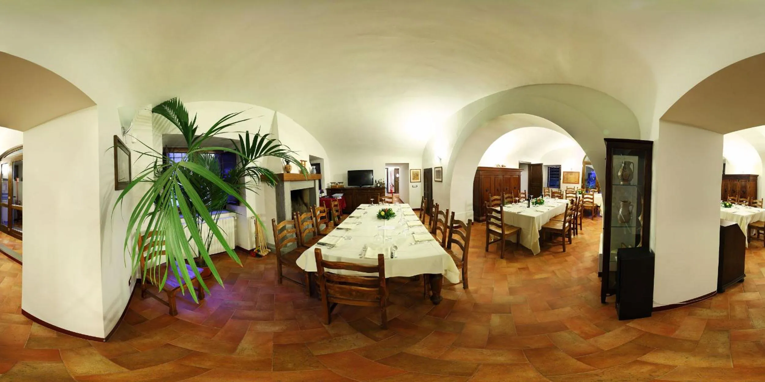 Dining area in Antico Borgo La Commenda