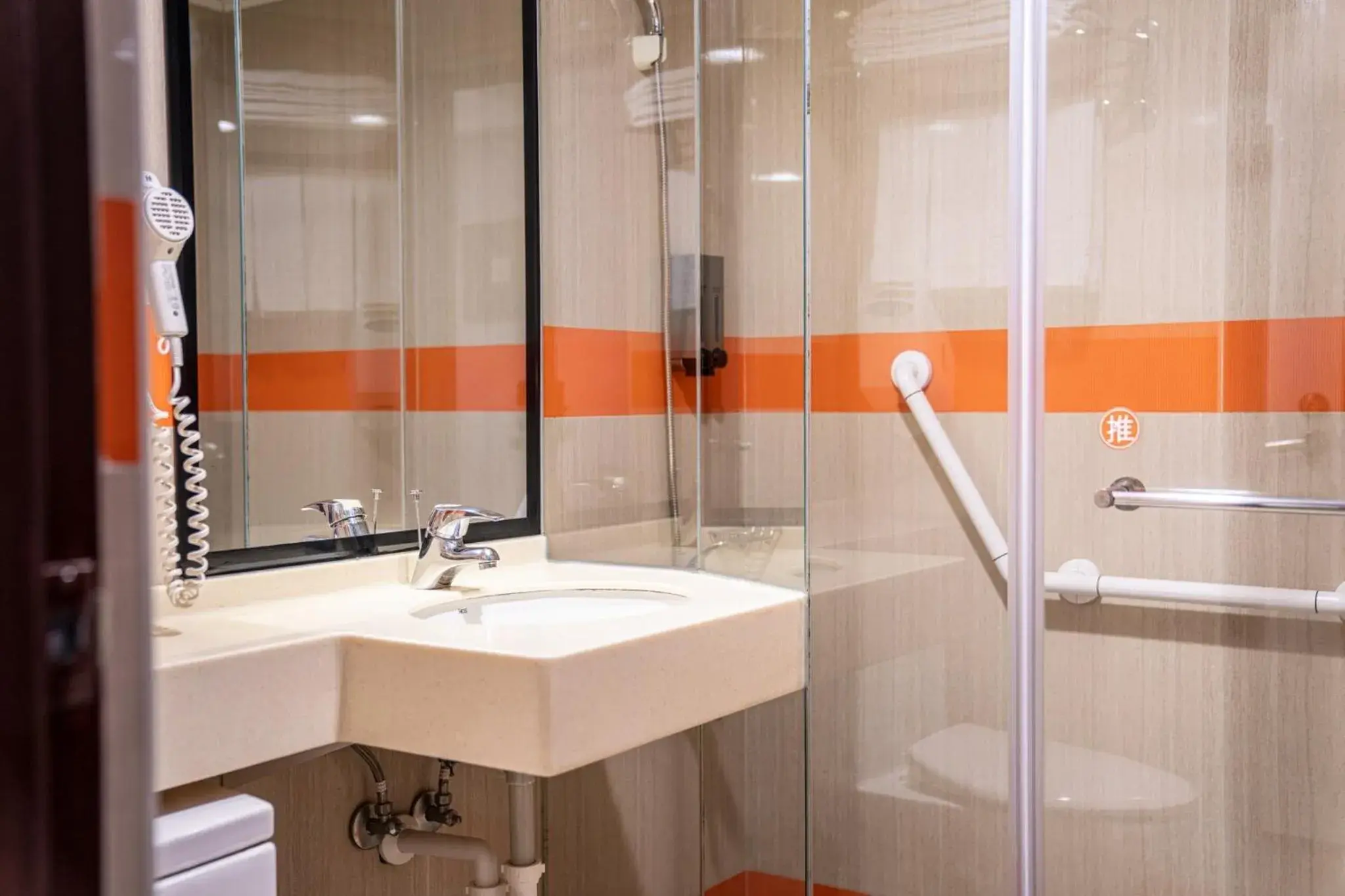 Standard Quadruple Room in KKS Hotel Standard Quadruple Room in KKS Hotel