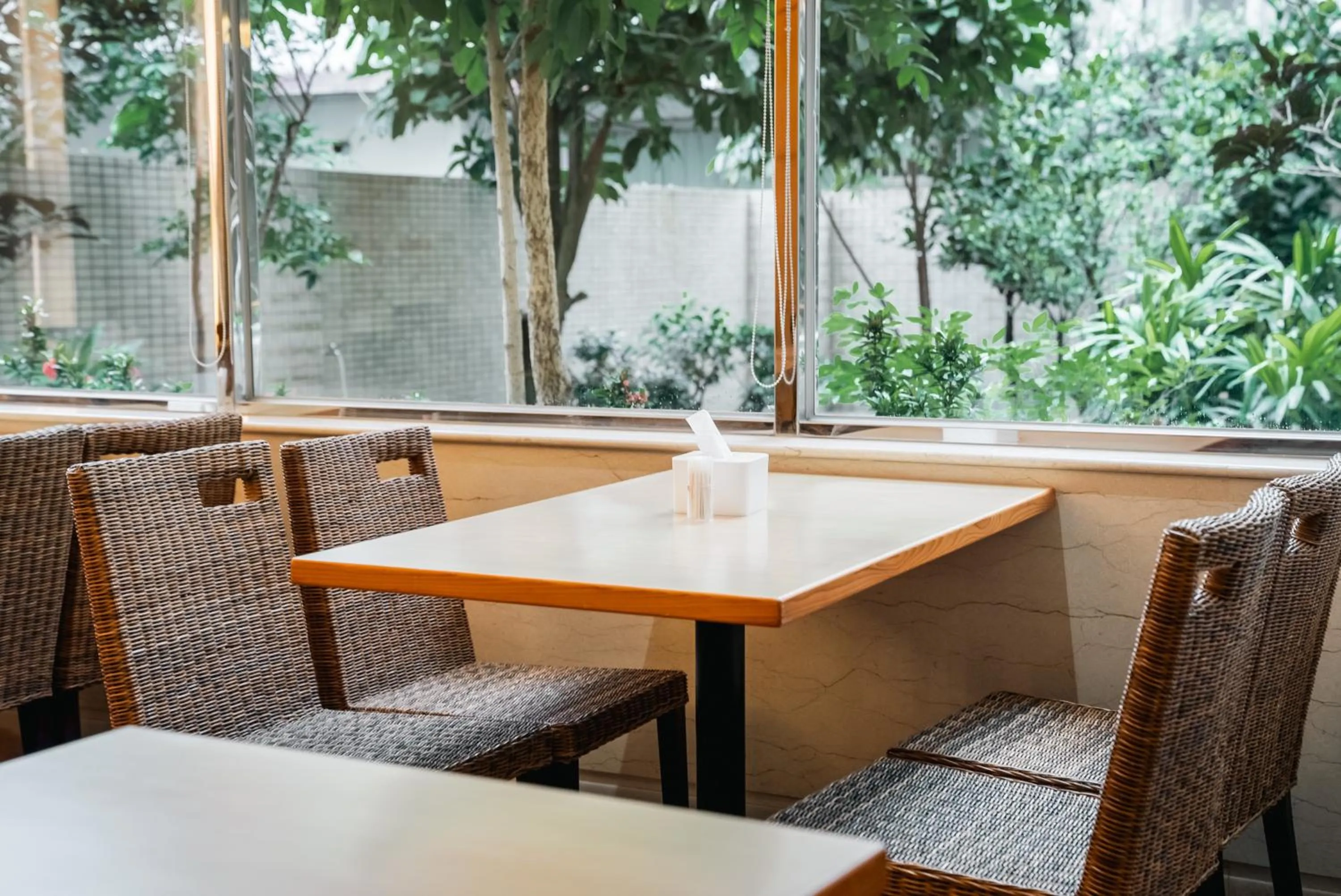 Restaurant/places to eat in KKS Hotel