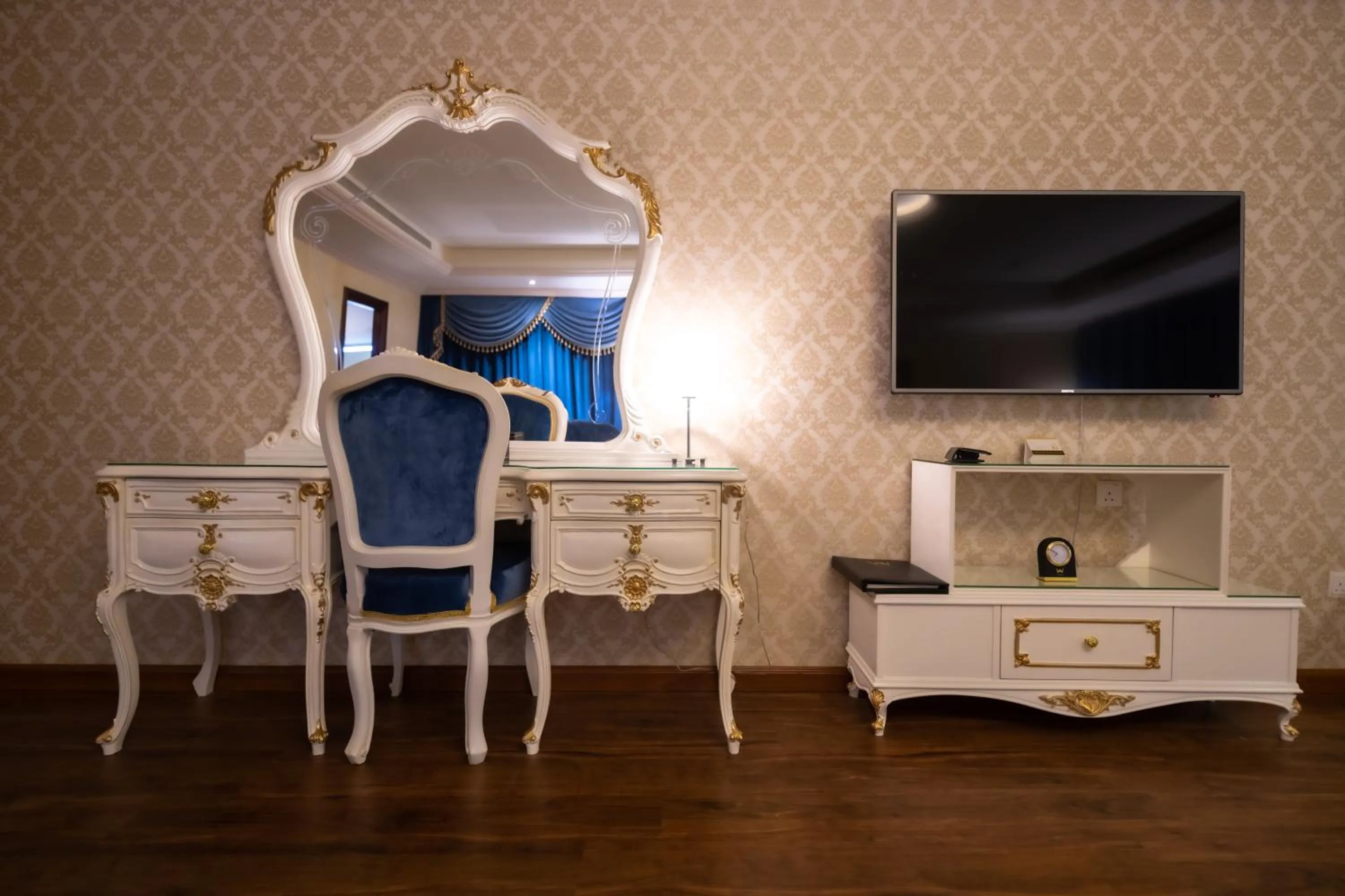 TV and multimedia in WA Hotel