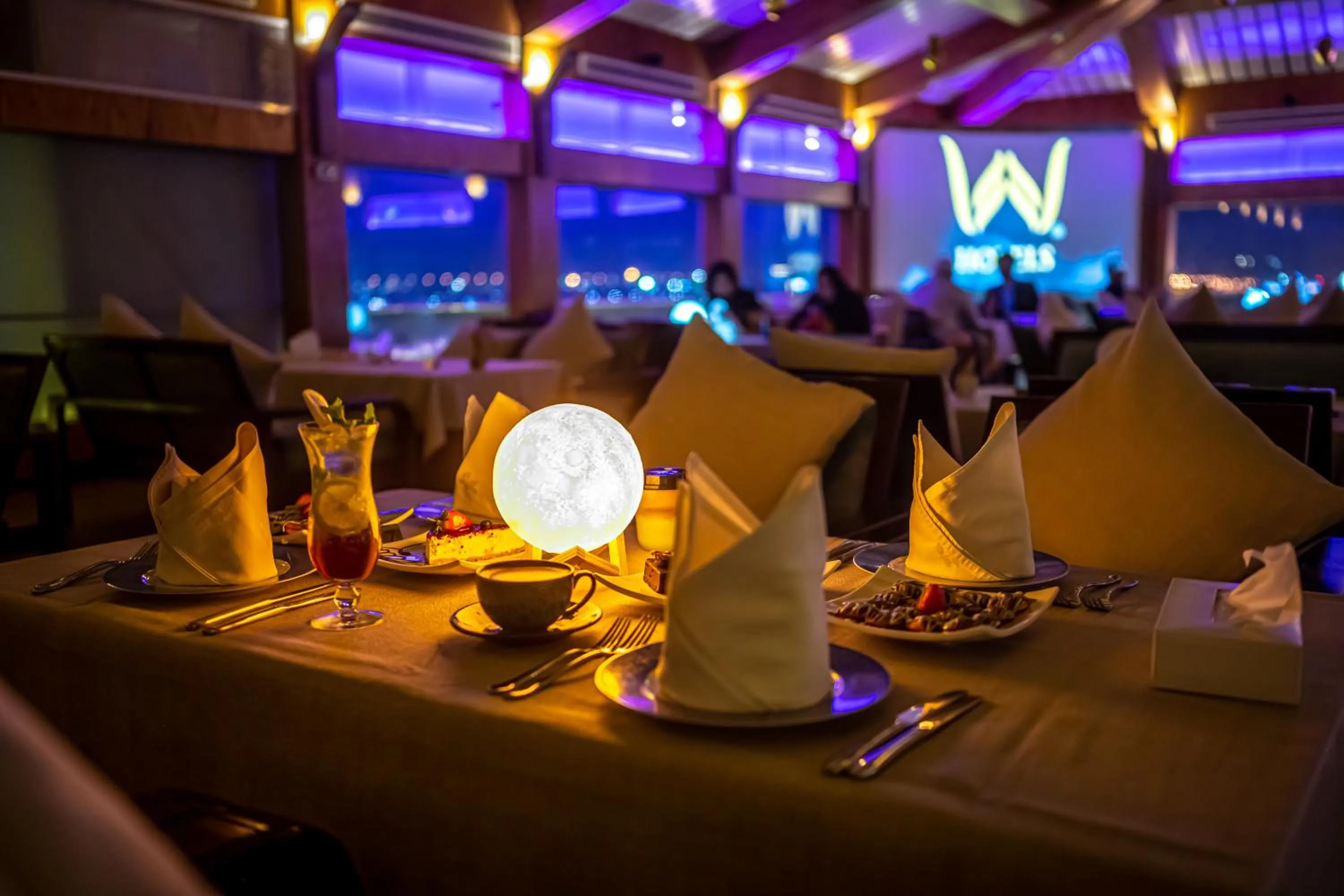 Restaurant/places to eat in WA Hotel