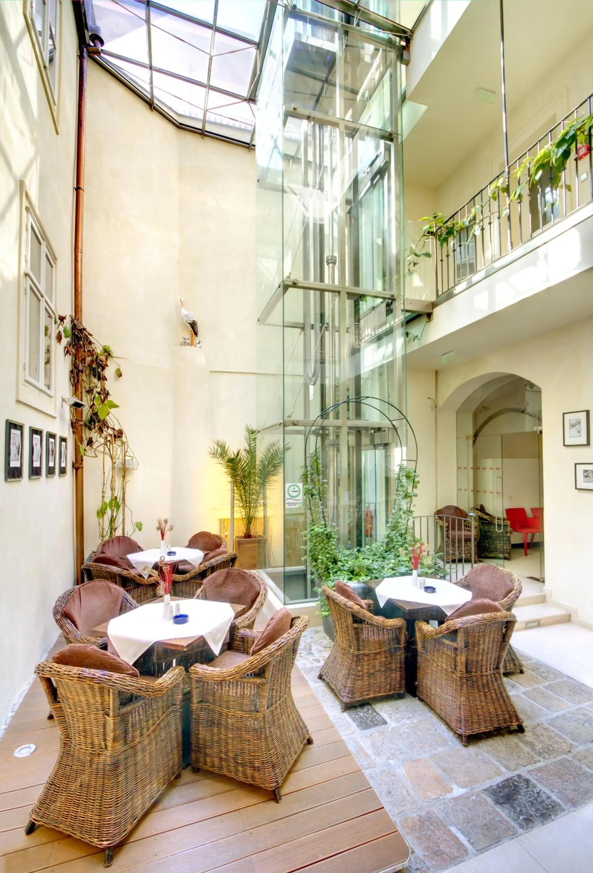 Restaurant/places to eat in Three Storks