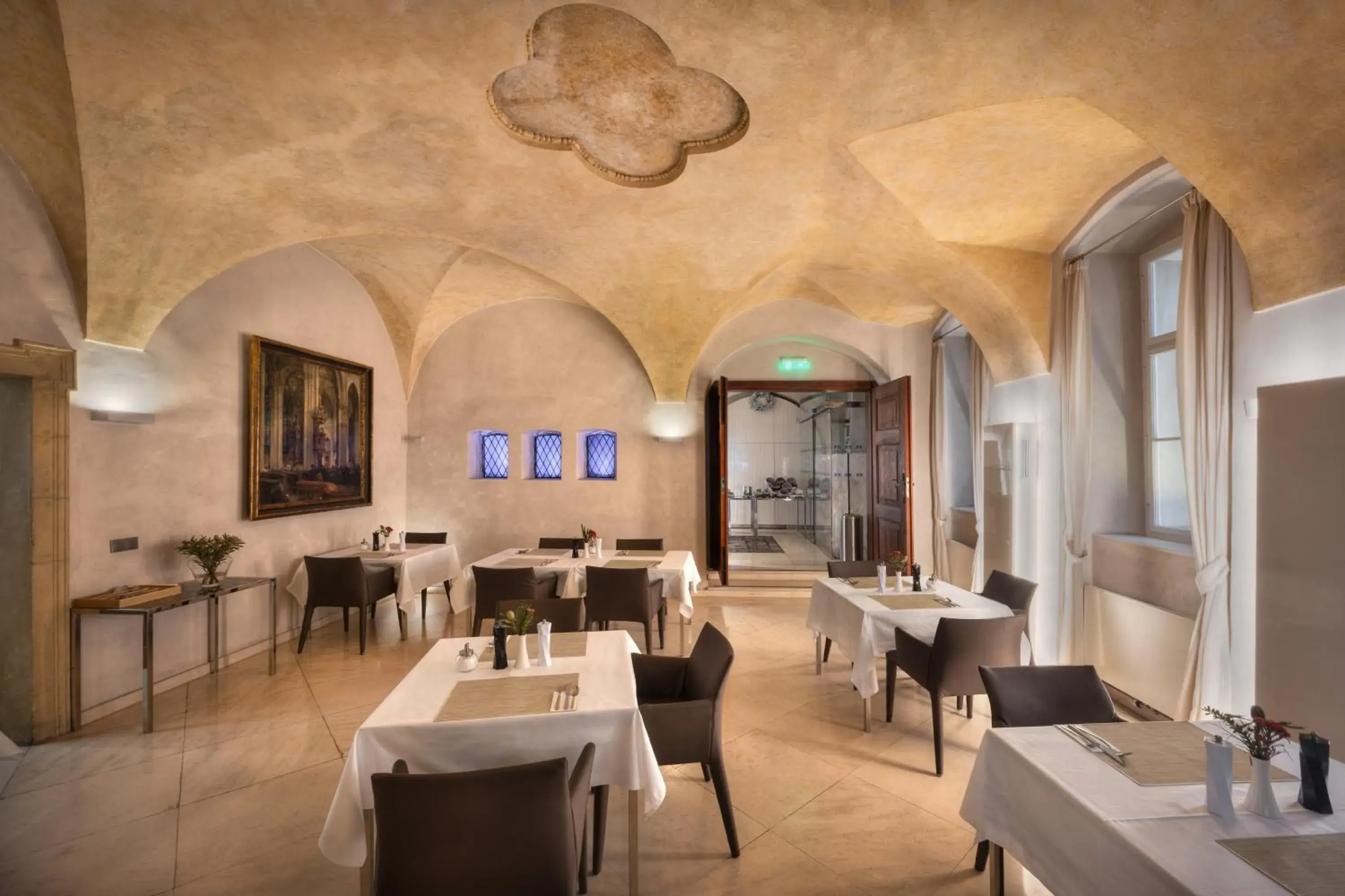 Breakfast in Three Storks Breakfast in Three Storks