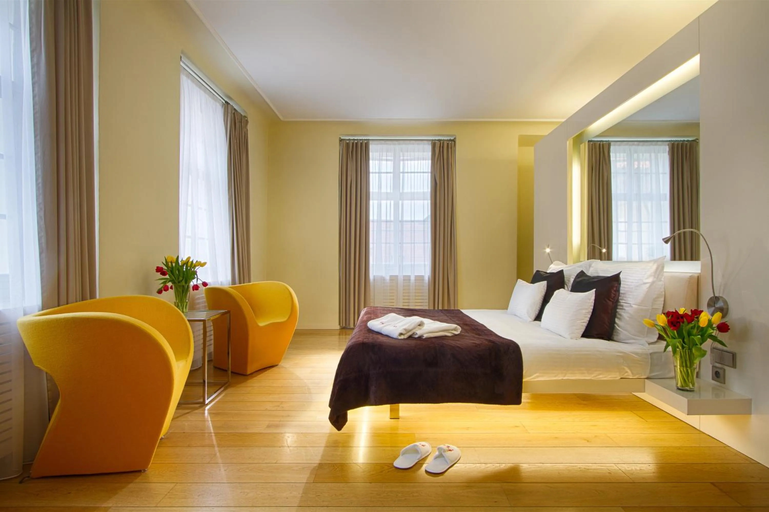 Bedroom, Bed in Three Storks