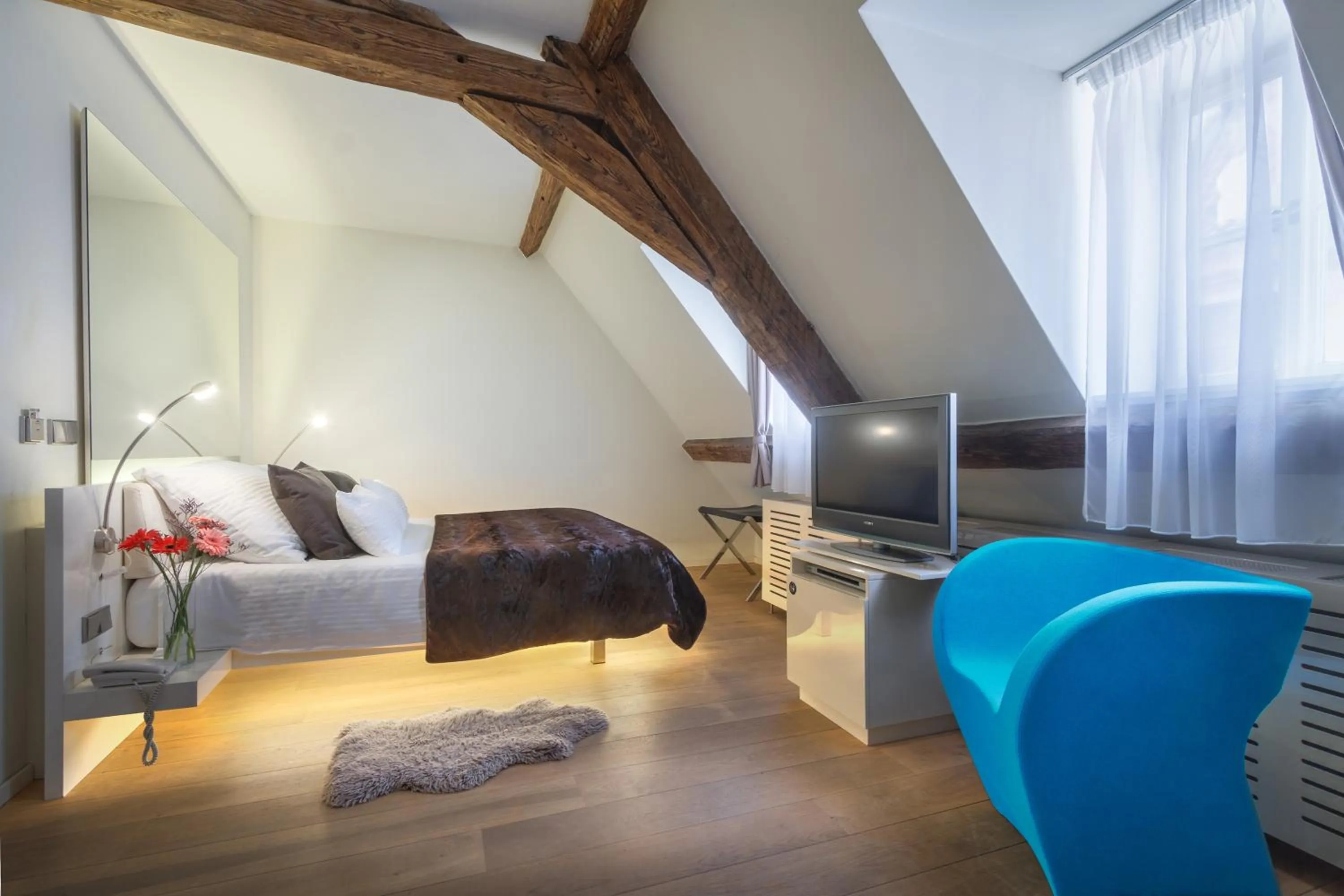 Bedroom, Bed in Three Storks