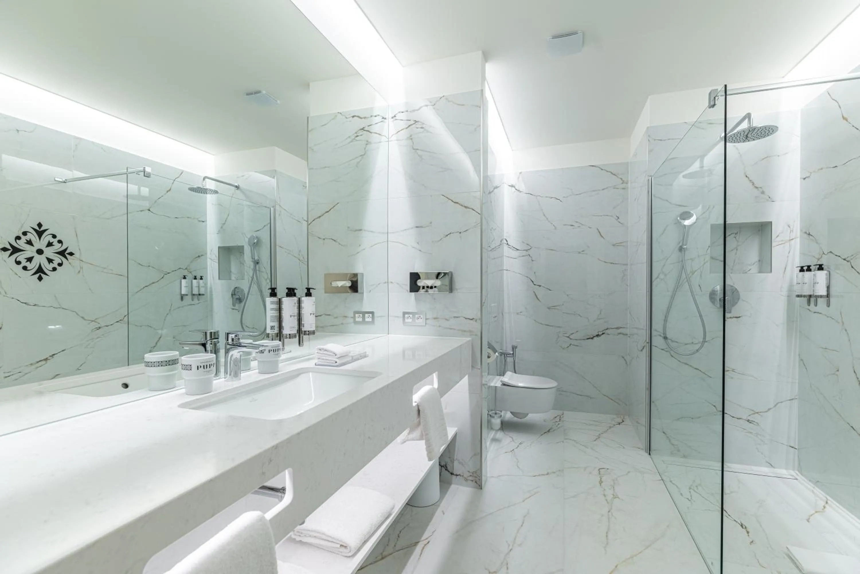 Shower in Grandhotel Pupp