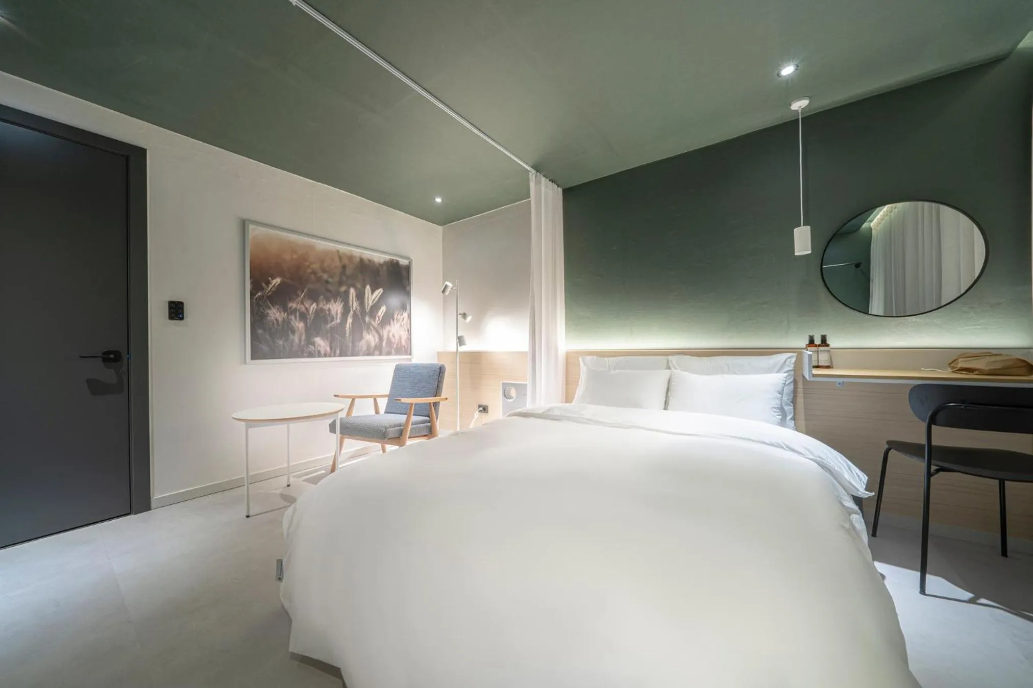 Bed in Croissant Hotel Guri by Aank