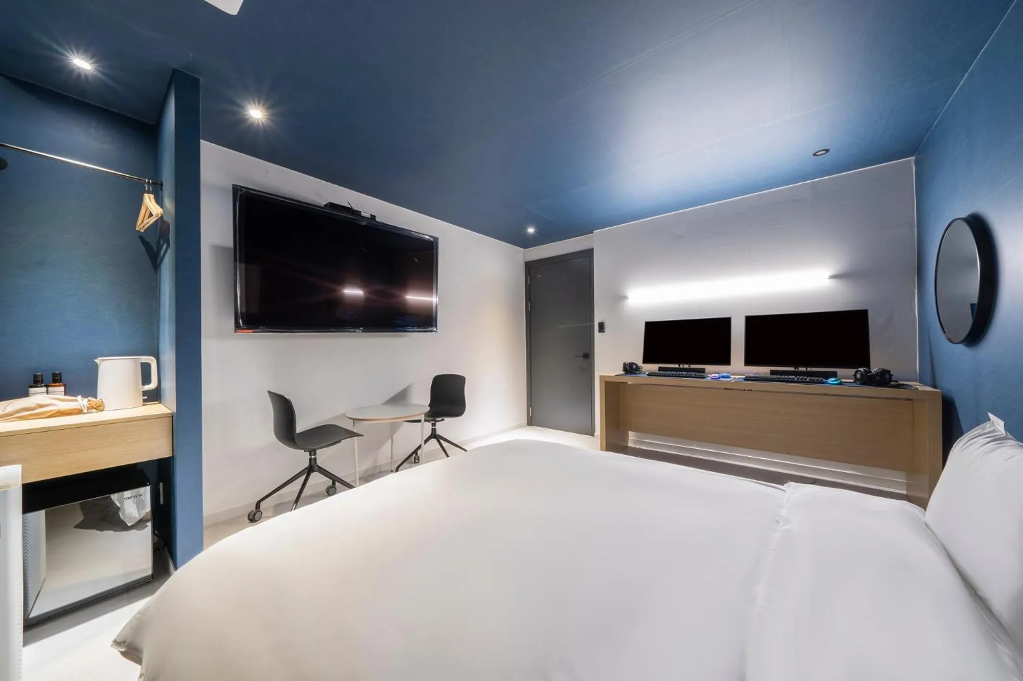 Bed in Croissant Hotel Guri by Aank