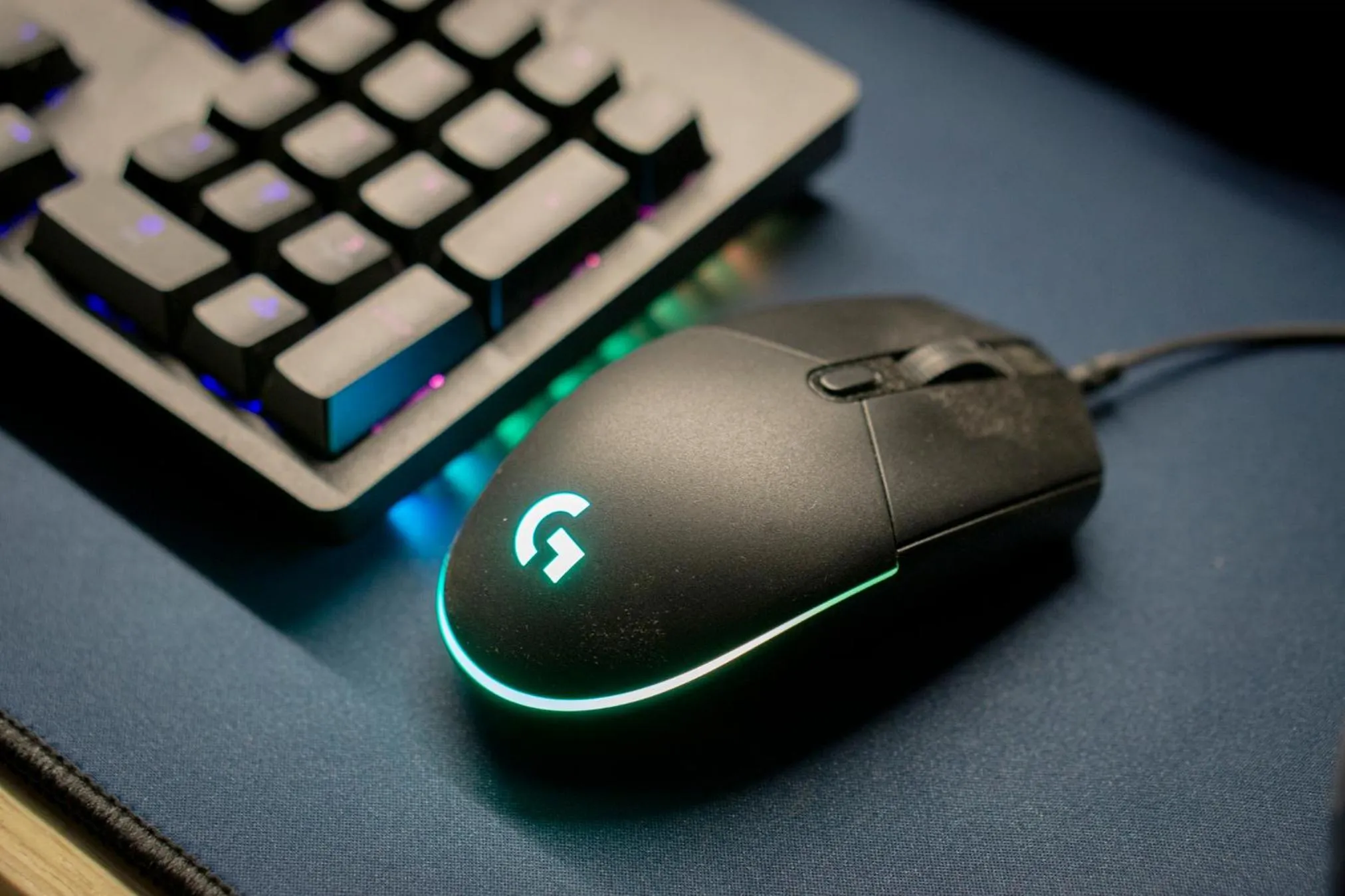 Decorative detail in Croissant Hotel Guri by Aank