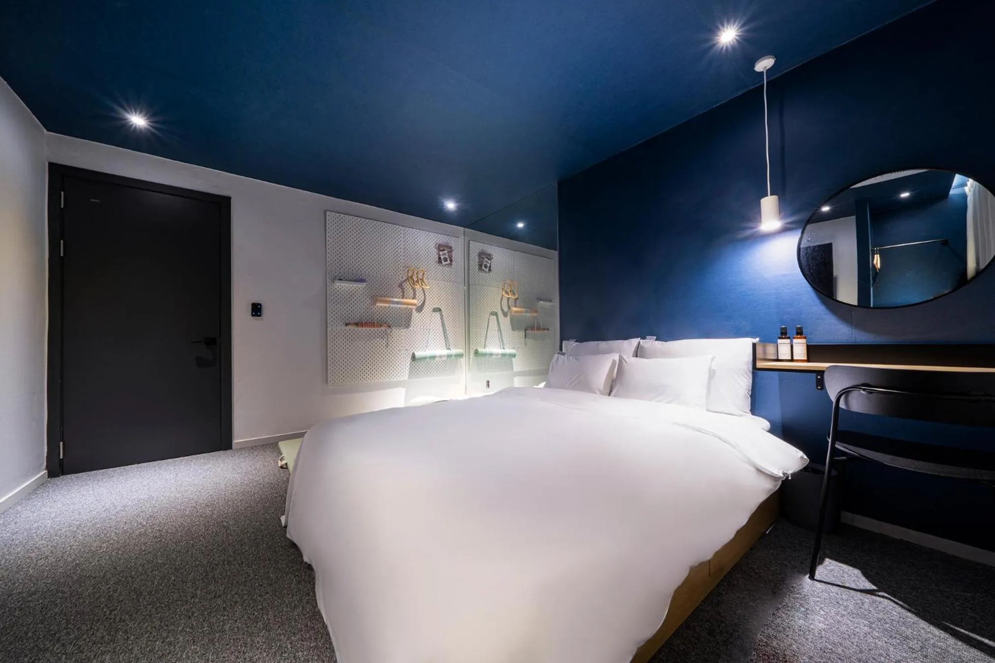 Bed in Croissant Hotel Guri by Aank