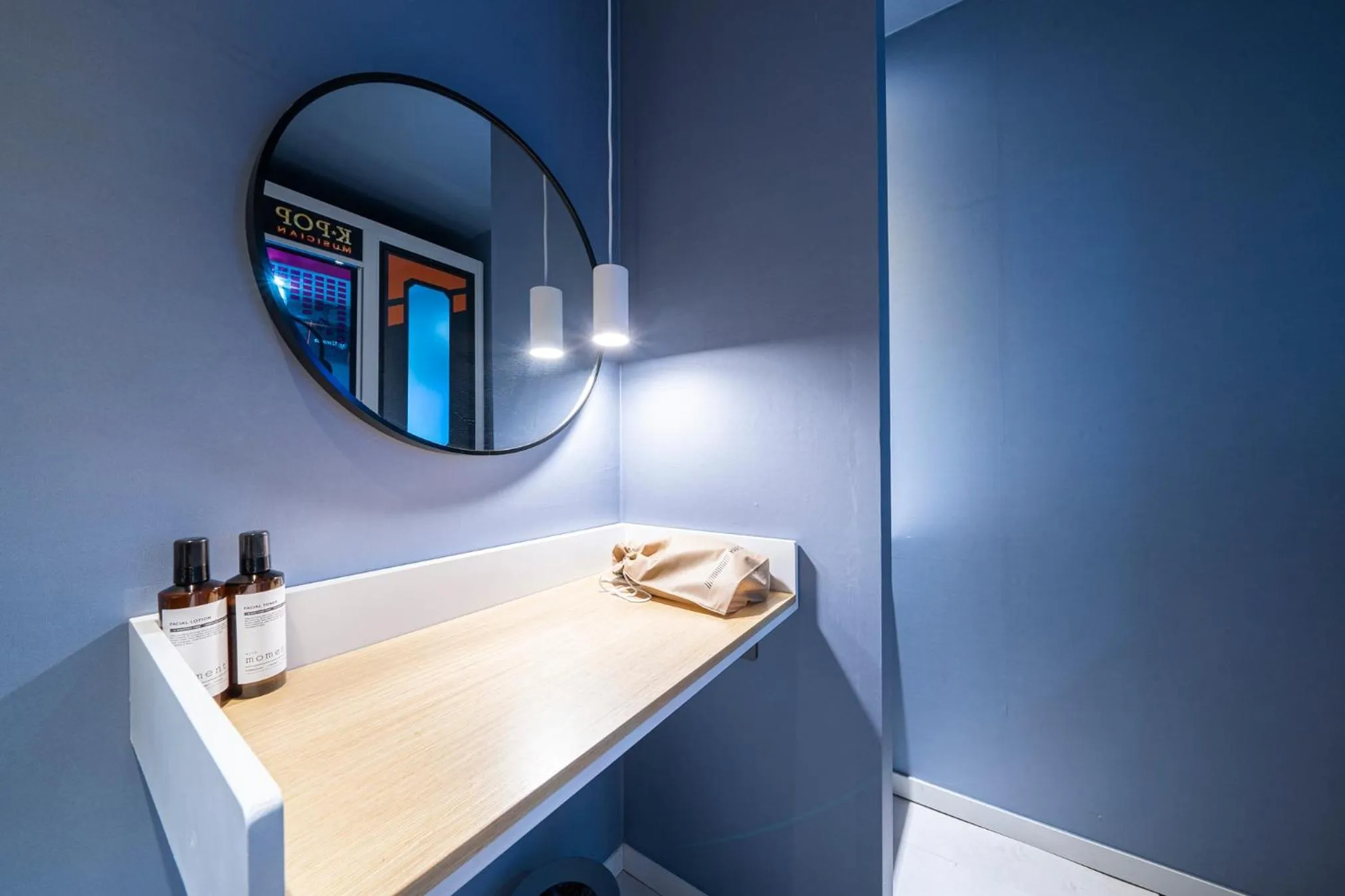 Photo of the whole room in Croissant Hotel Guri by Aank